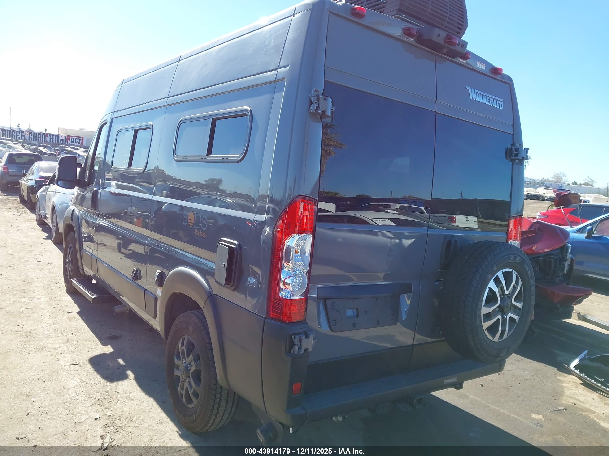 WINNEBAGO SOLIS image 3
