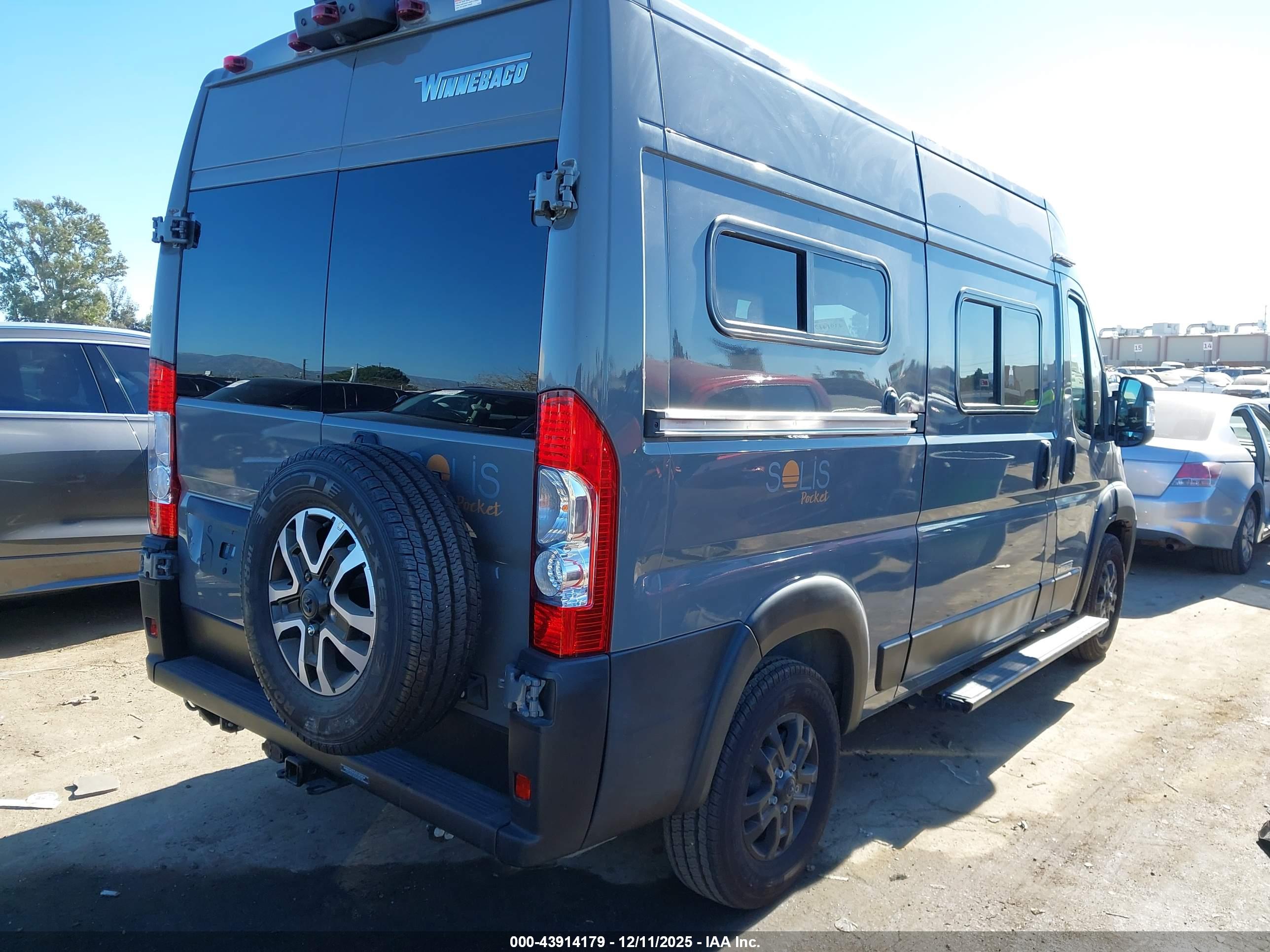 WINNEBAGO SOLIS image 4