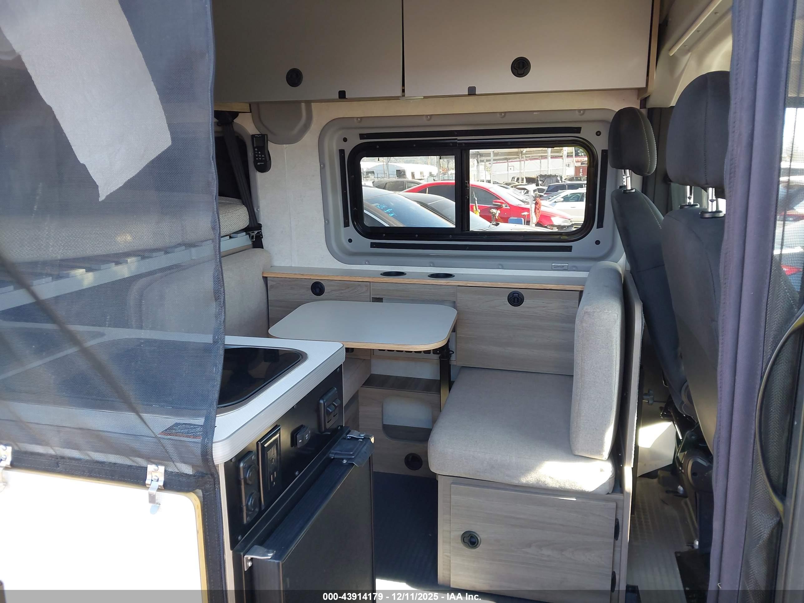 WINNEBAGO SOLIS image 8