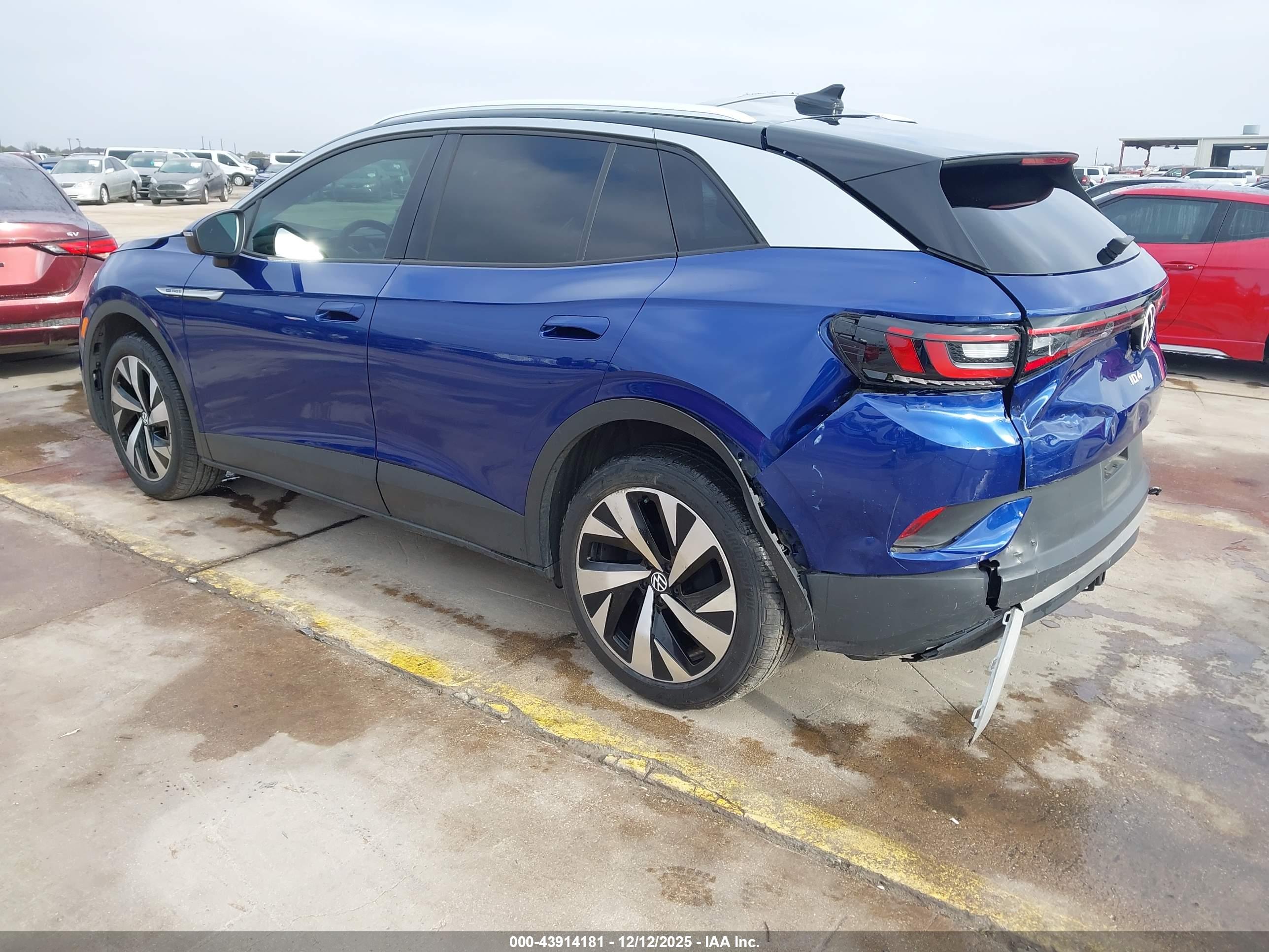 VOLKSWAGEN ID.4 image 3