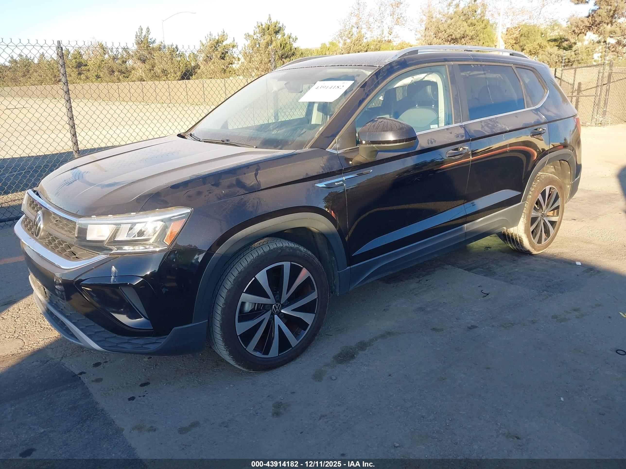 VOLKSWAGEN TAOS image 2
