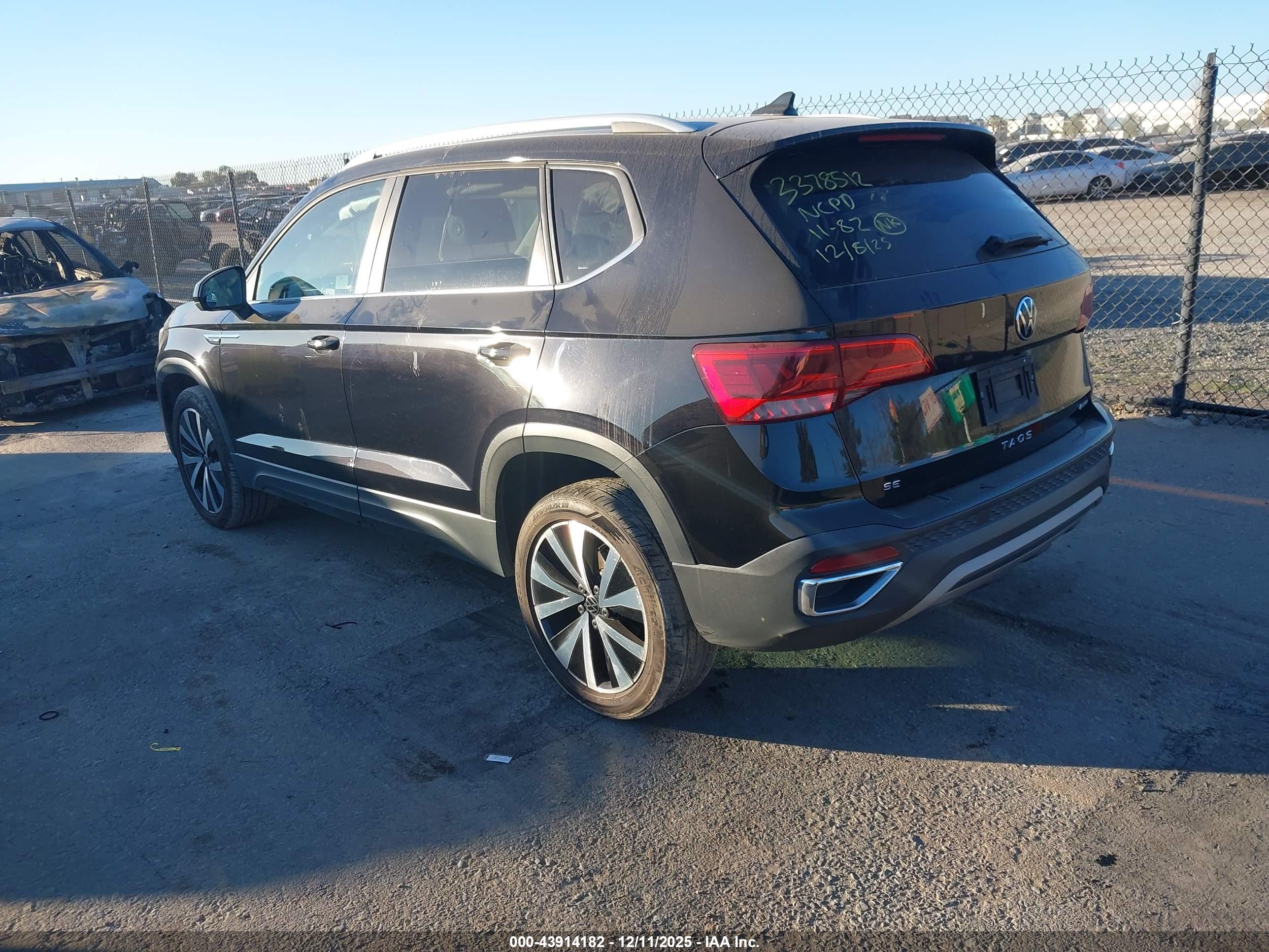 VOLKSWAGEN TAOS image 3