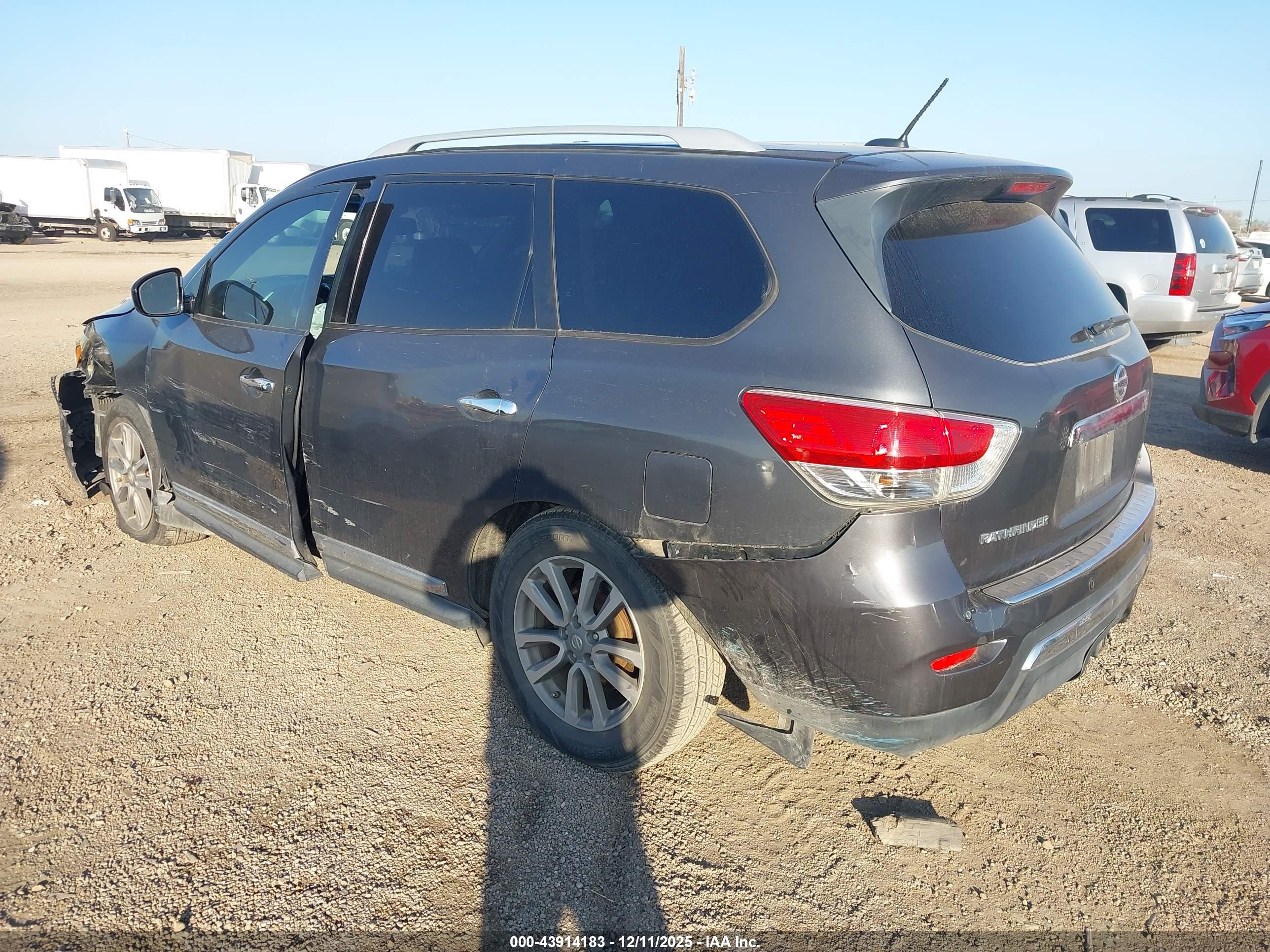 NISSAN PATHFINDER image 3
