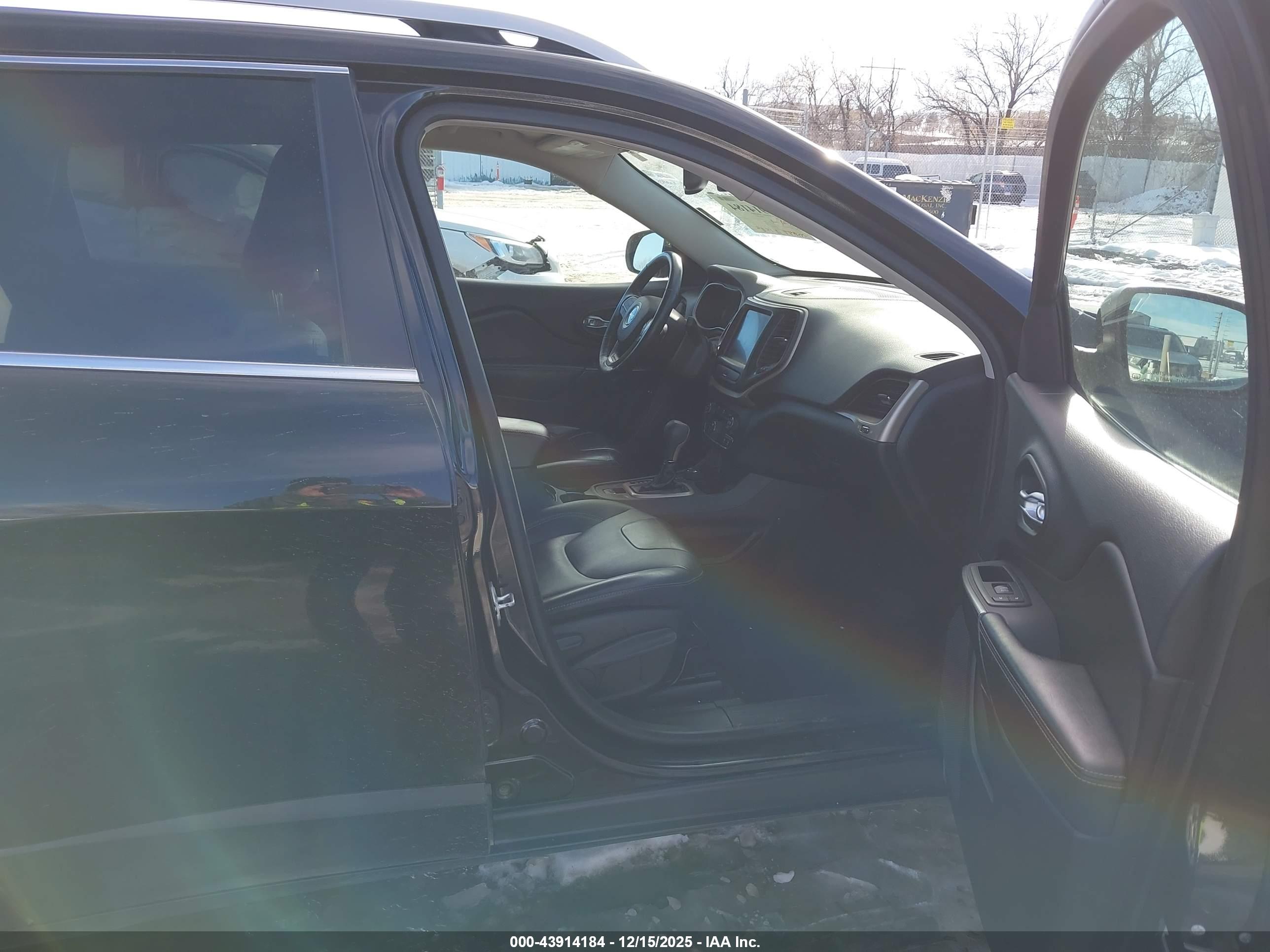 JEEP CHEROKEE image 5