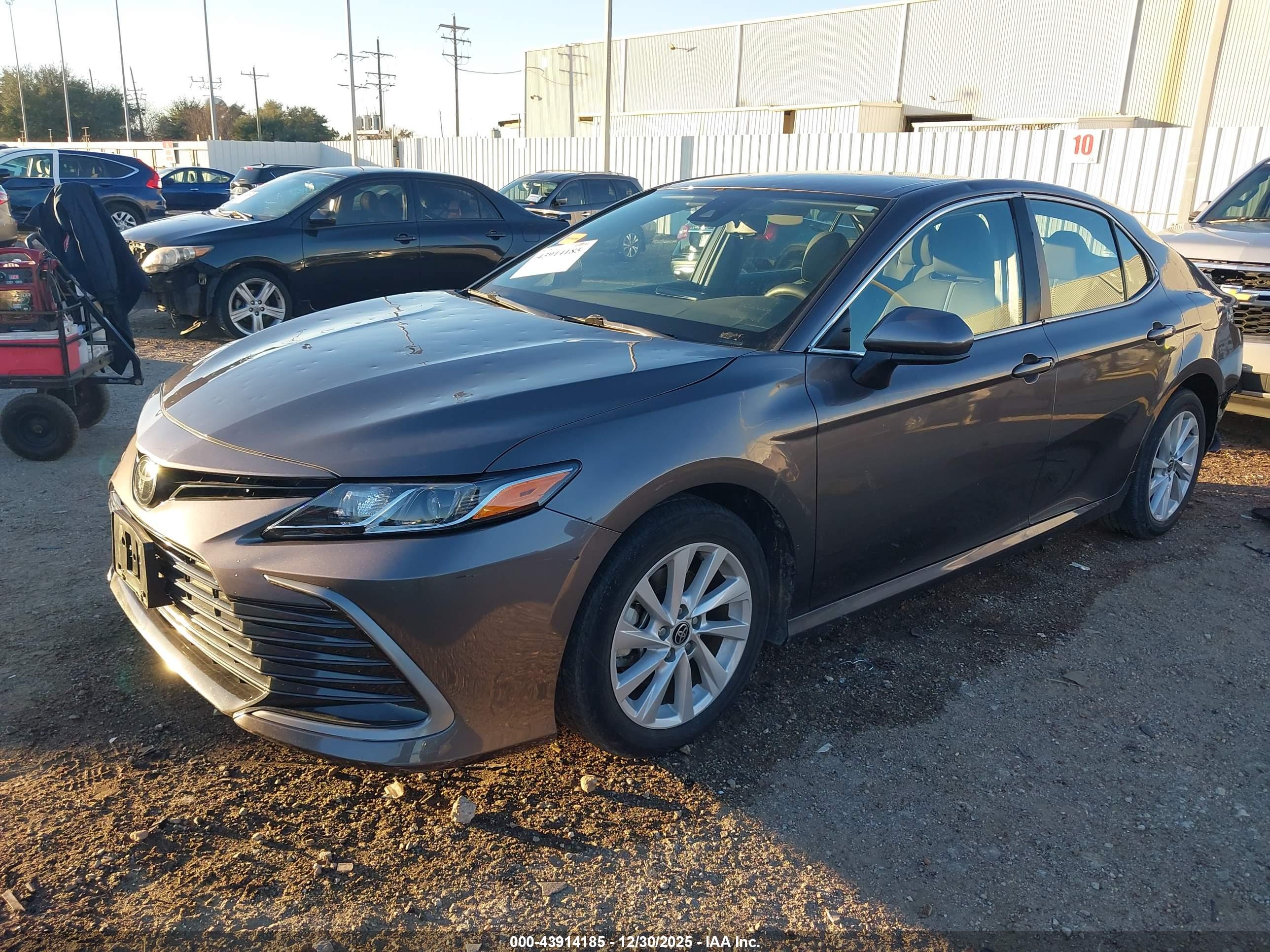 TOYOTA CAMRY image 2