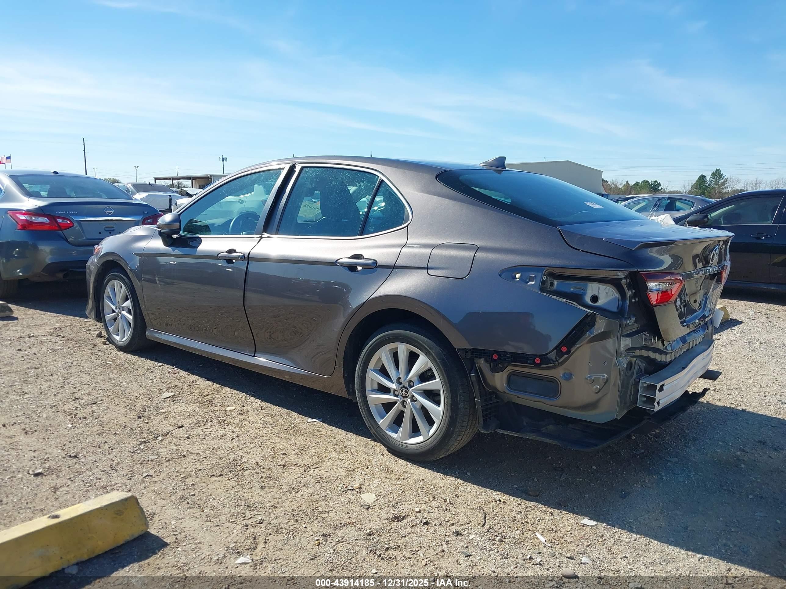 TOYOTA CAMRY image 3