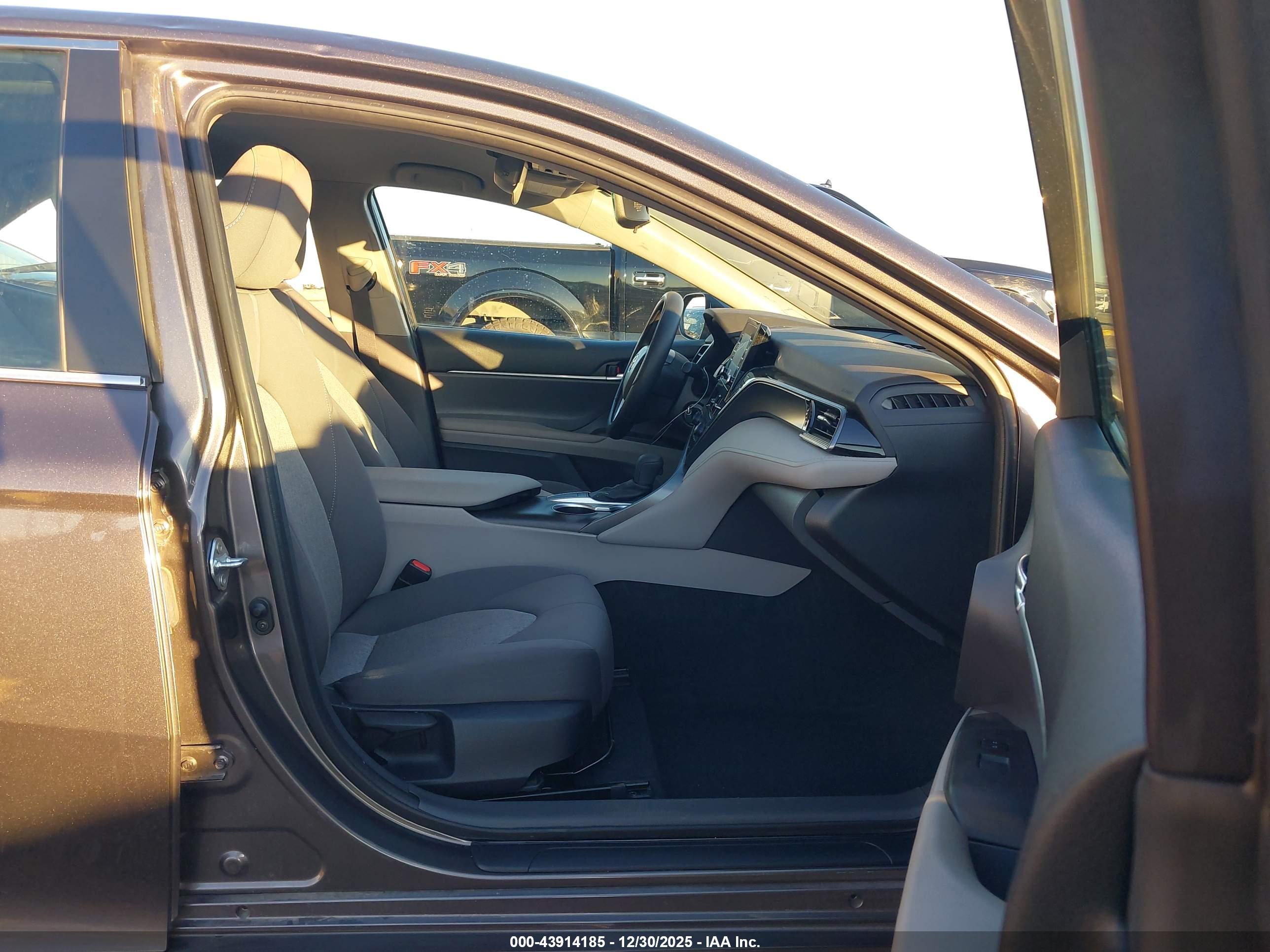 TOYOTA CAMRY image 5