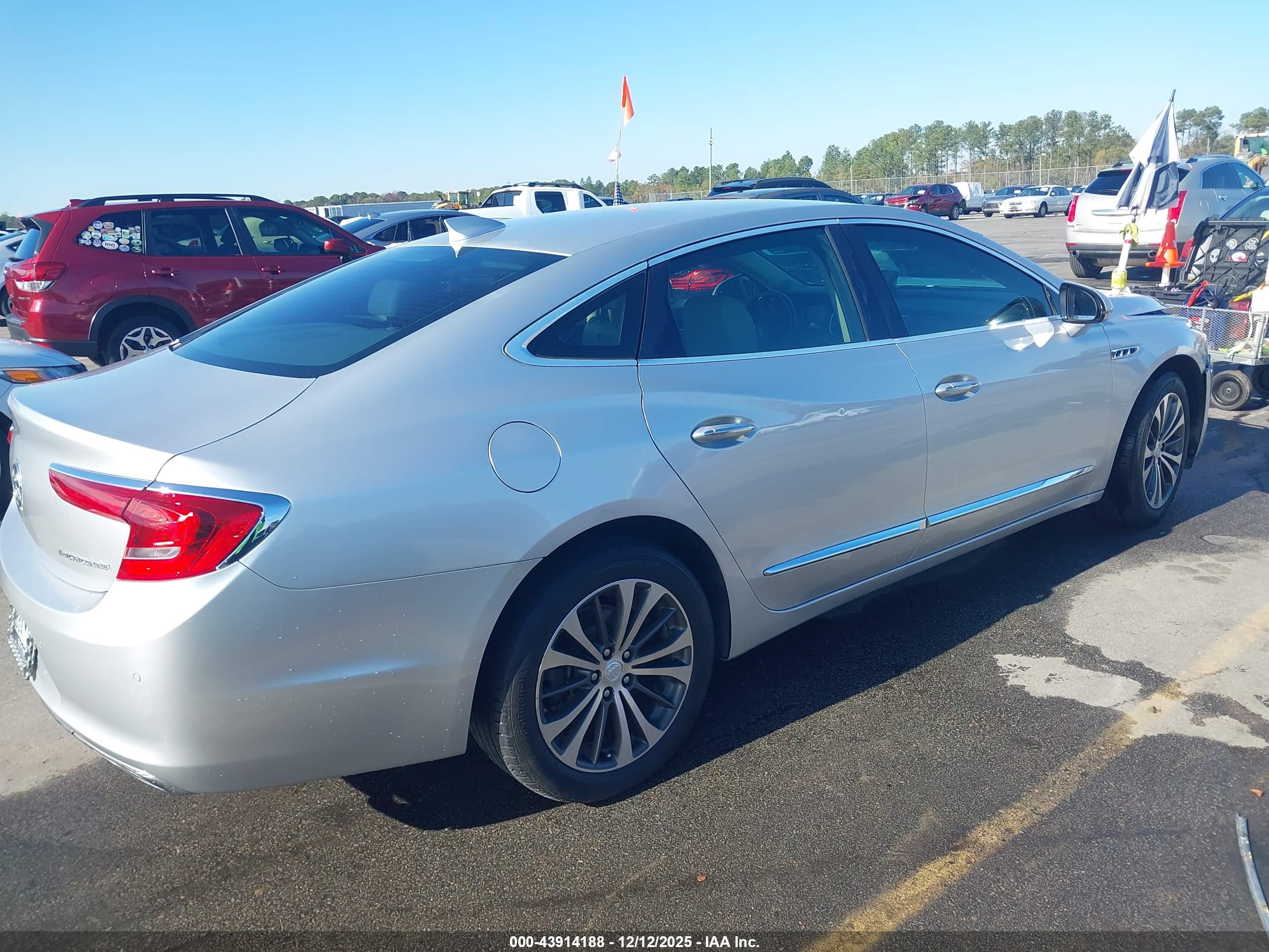 BUICK LACROSSE image 4