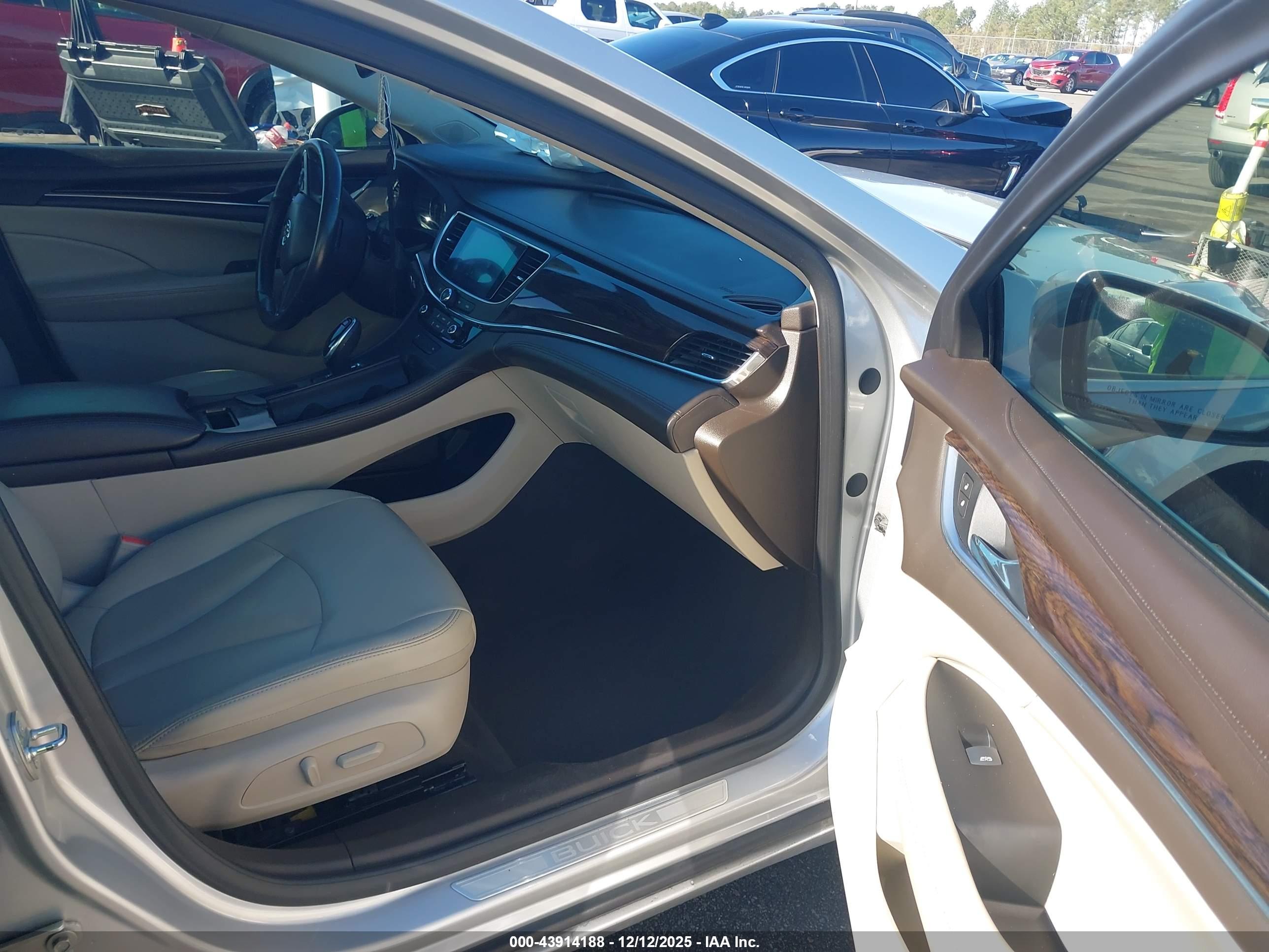 BUICK LACROSSE image 5