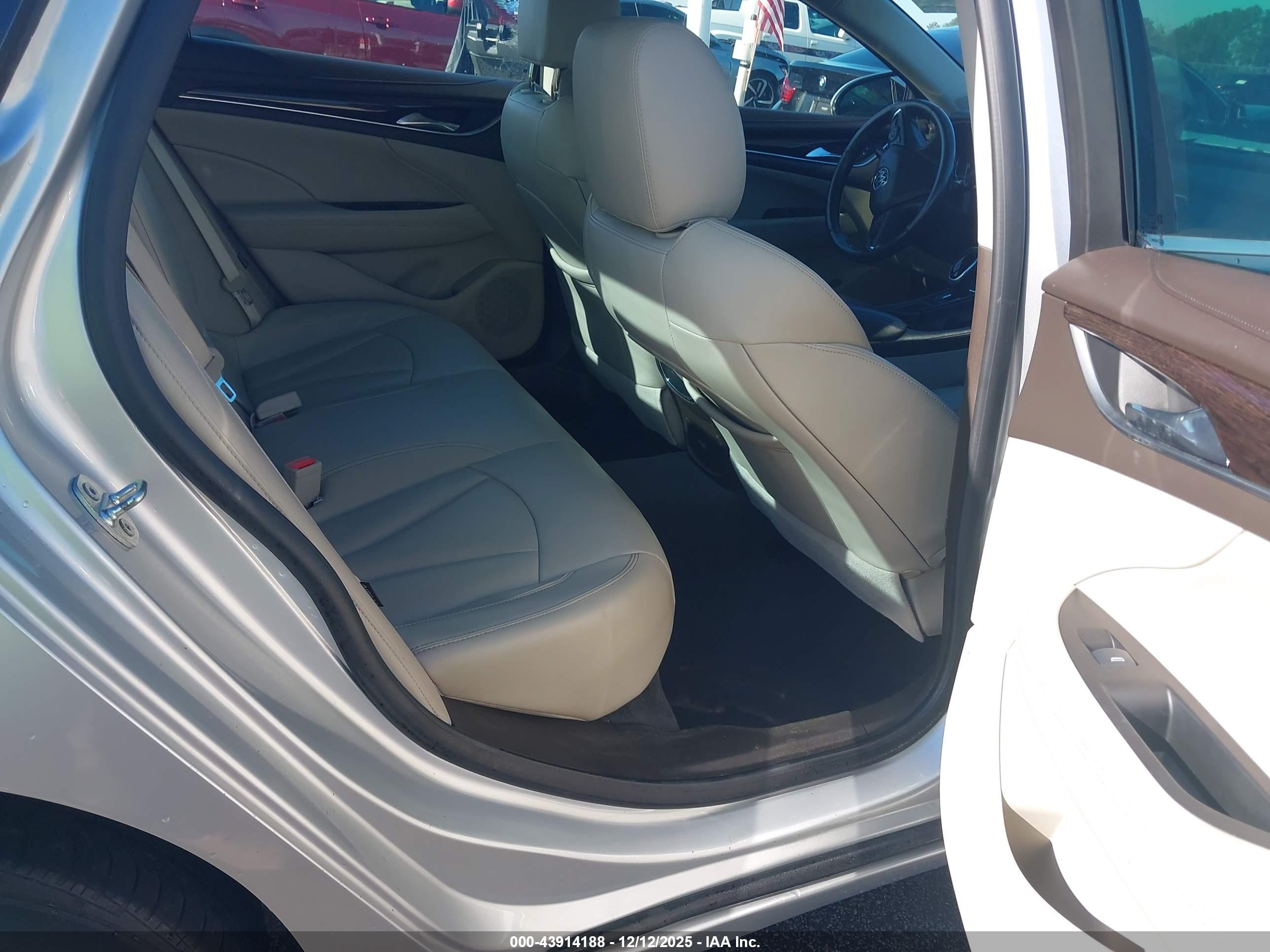 BUICK LACROSSE image 8