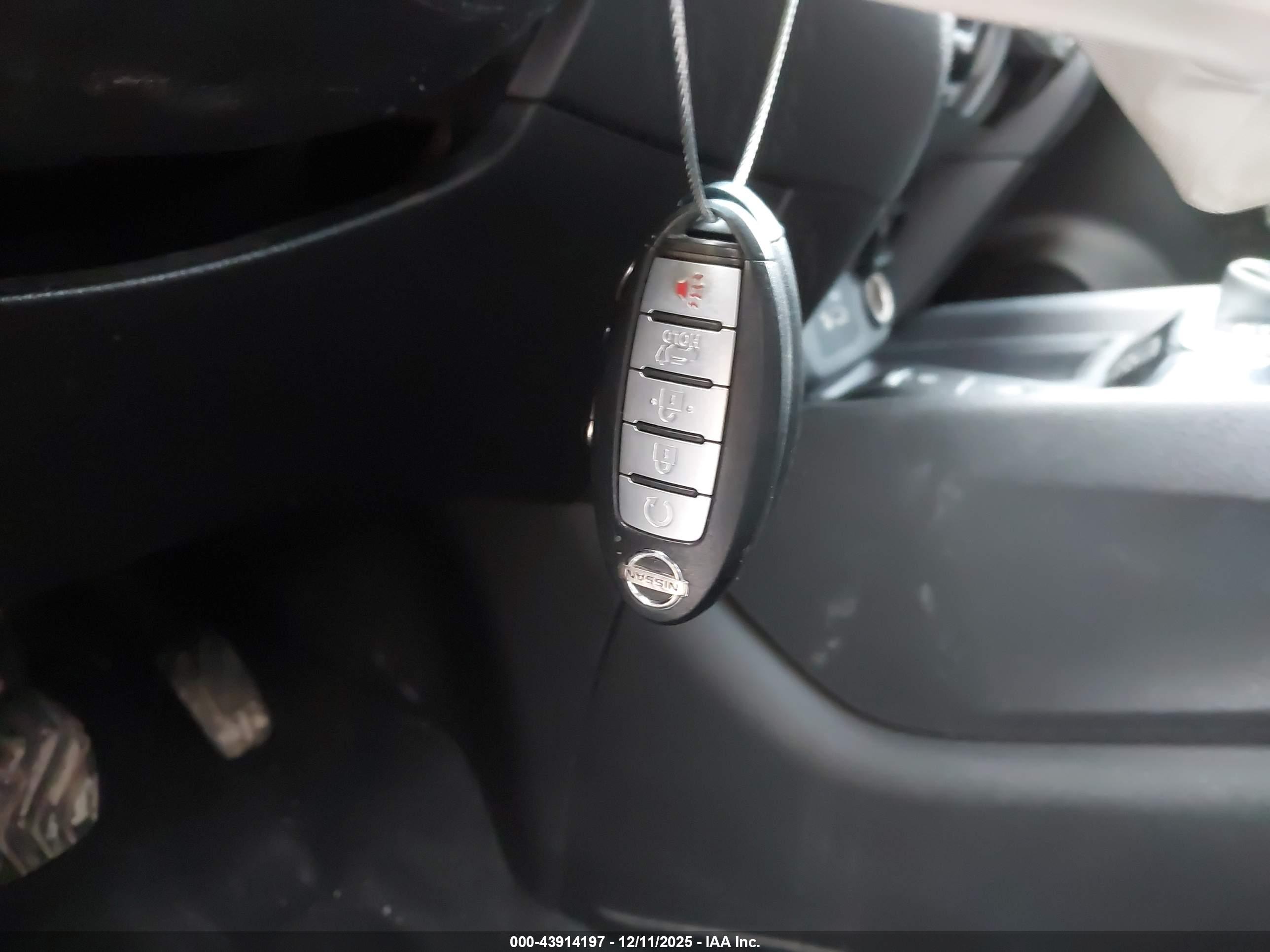 NISSAN ROGUE image 11