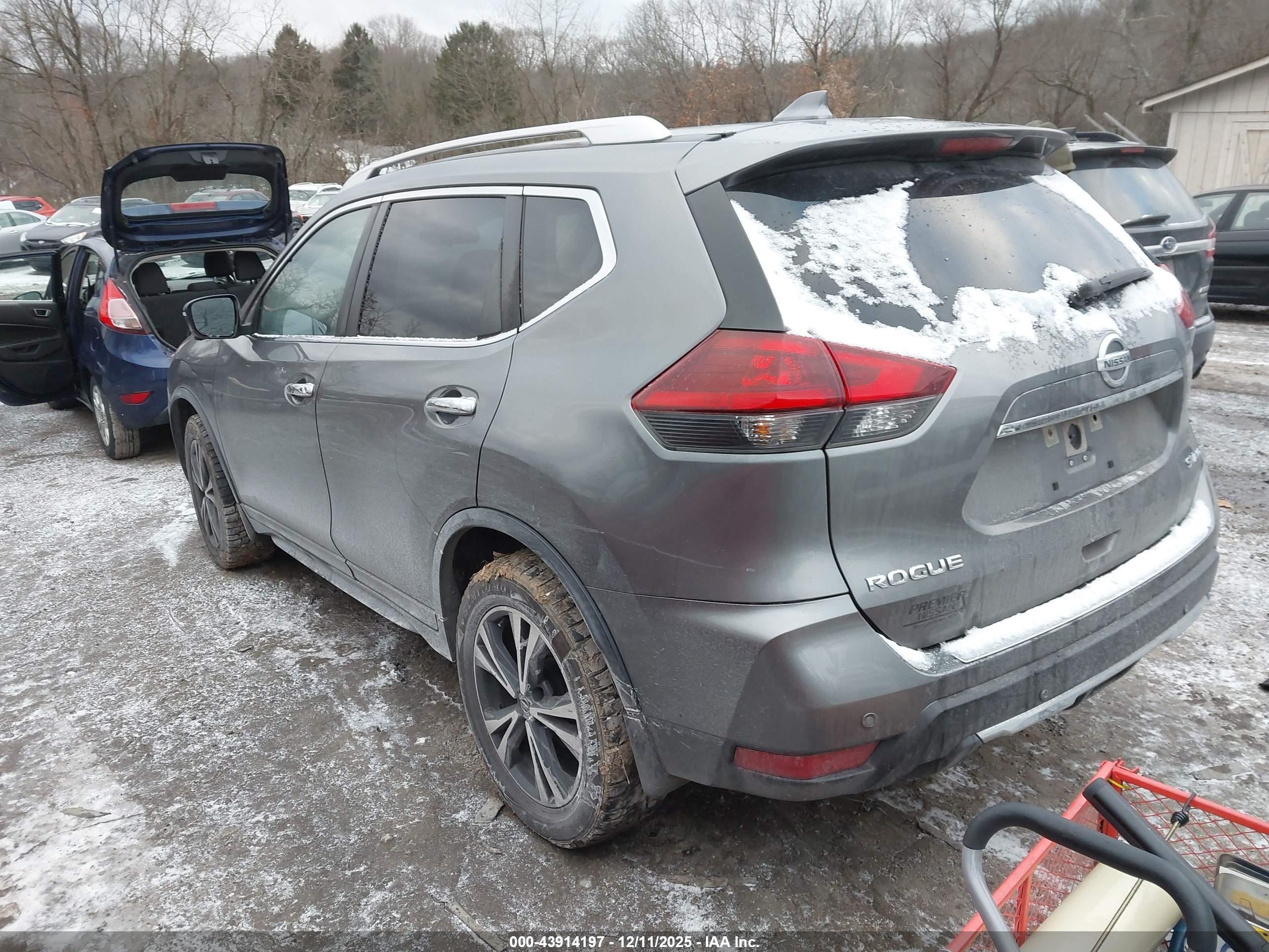 NISSAN ROGUE image 3