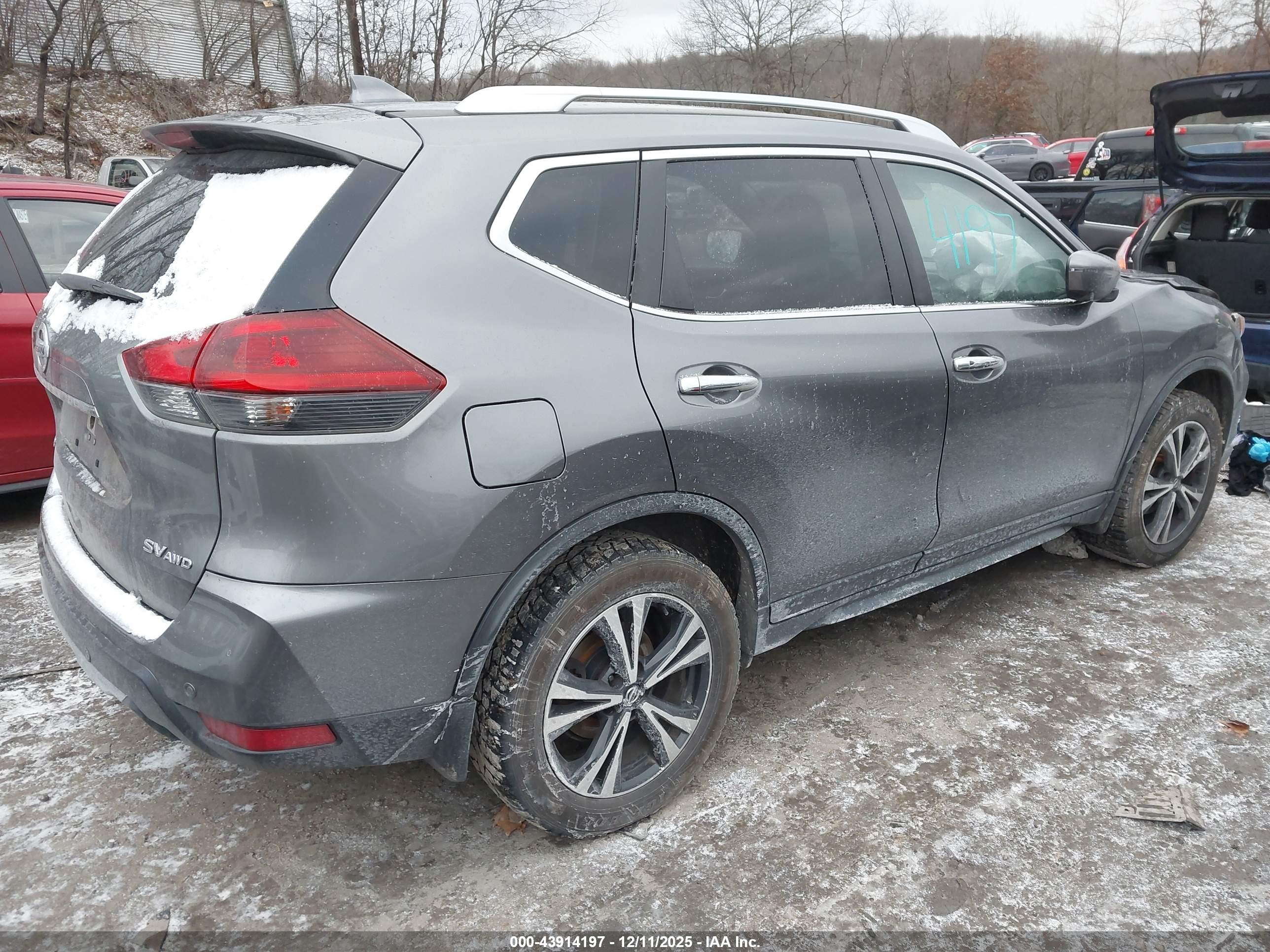 NISSAN ROGUE image 4