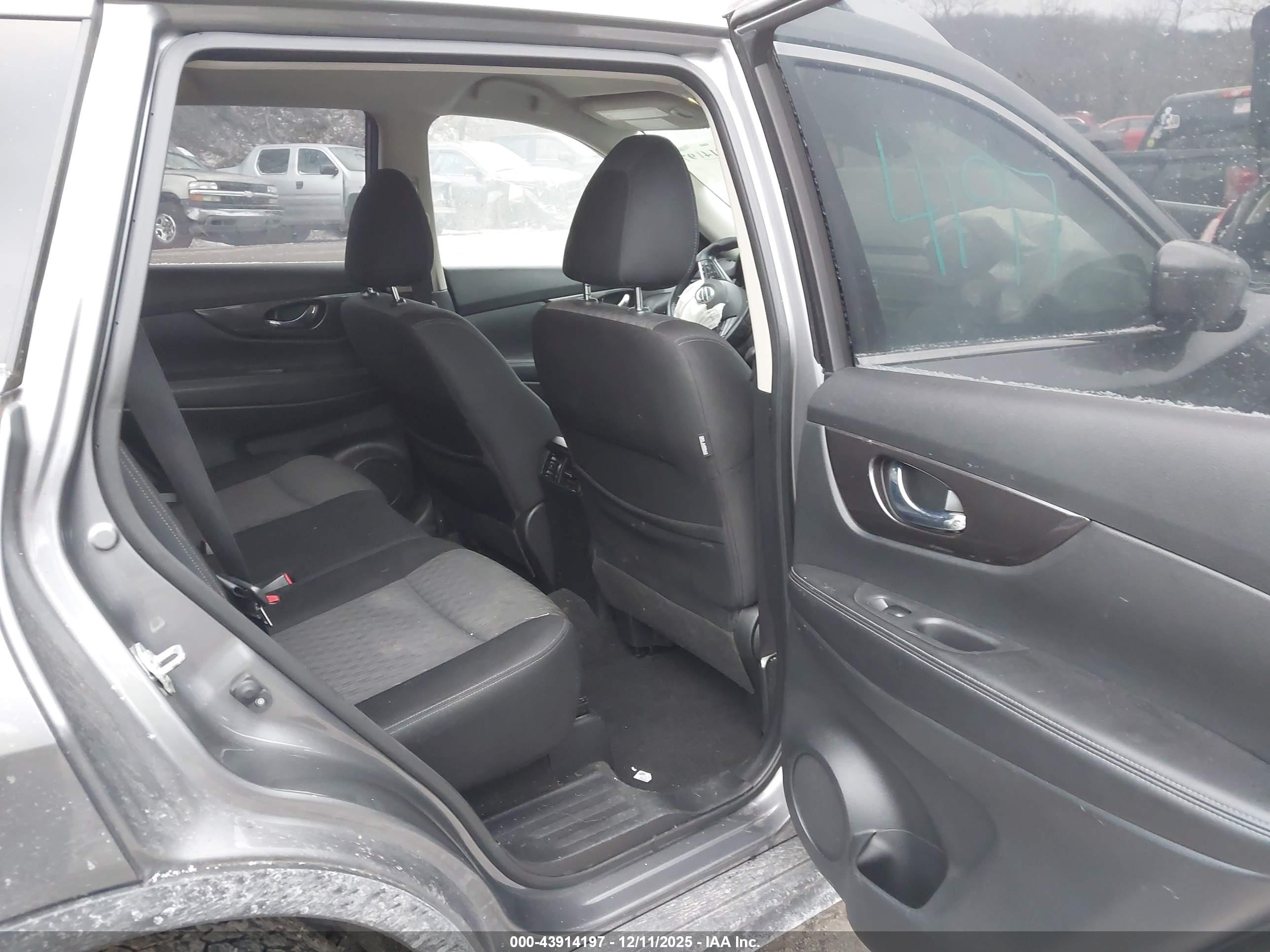 NISSAN ROGUE image 8