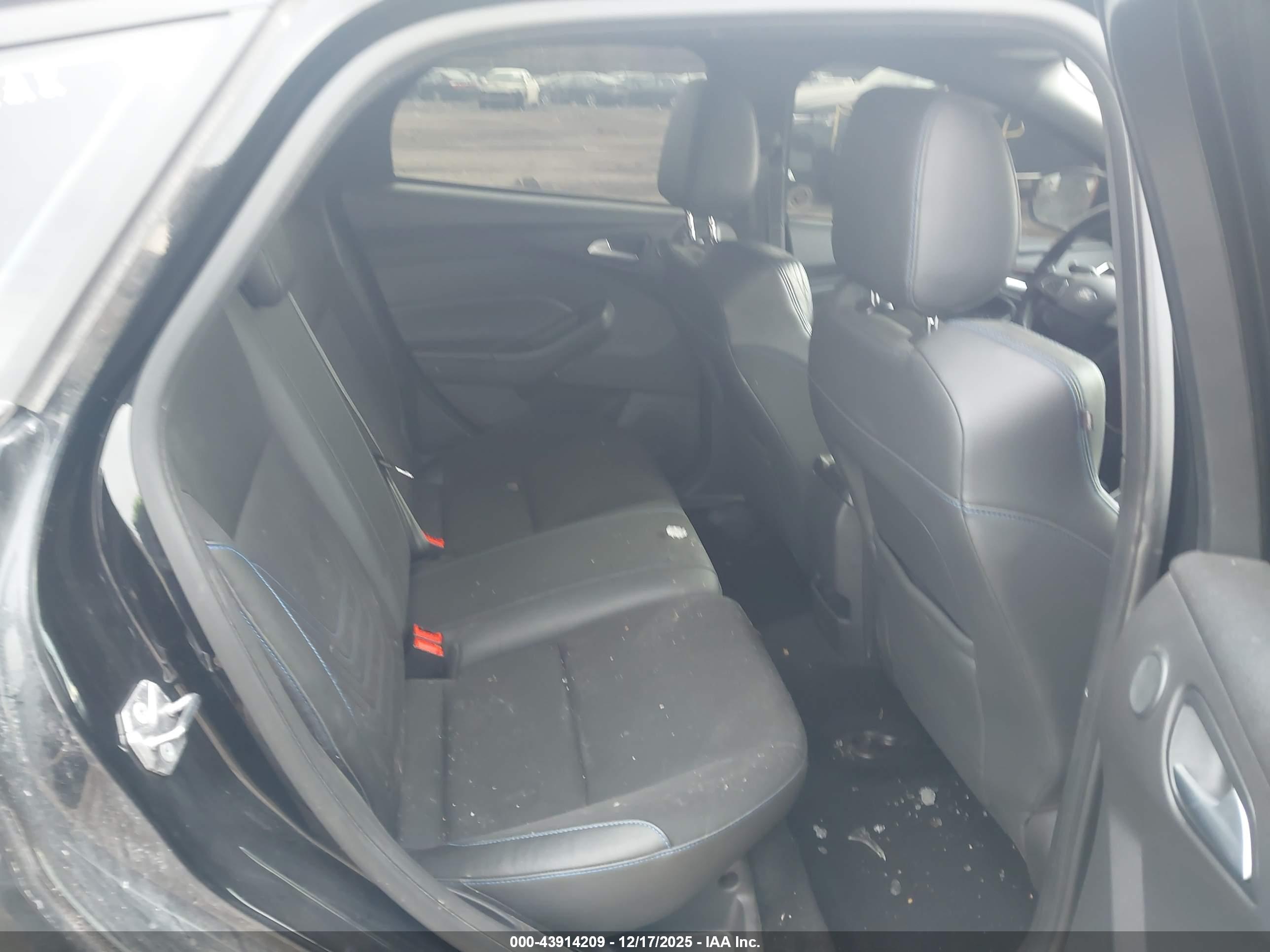 FORD FOCUS image 8