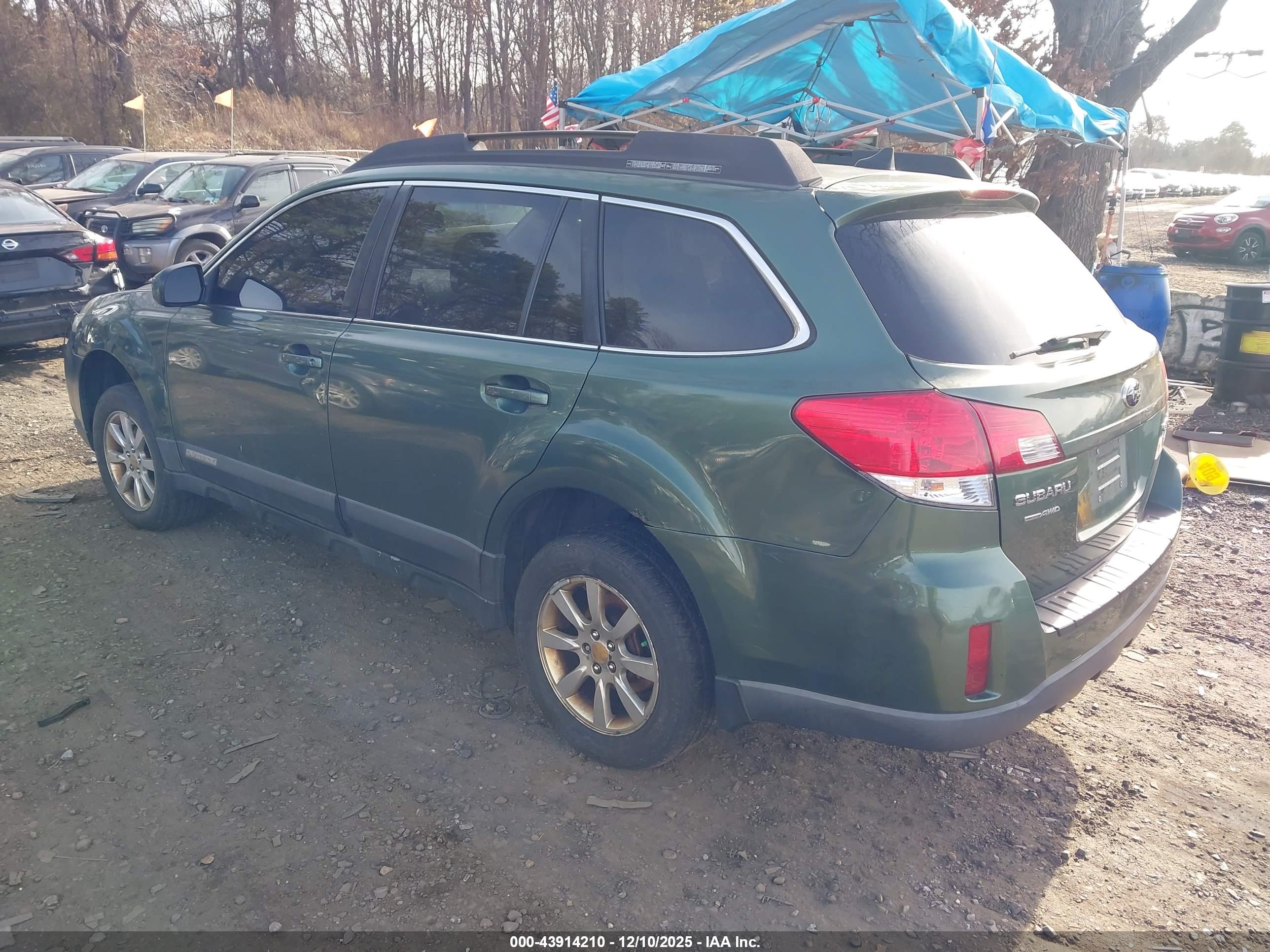 SUBARU OUTBACK image 3