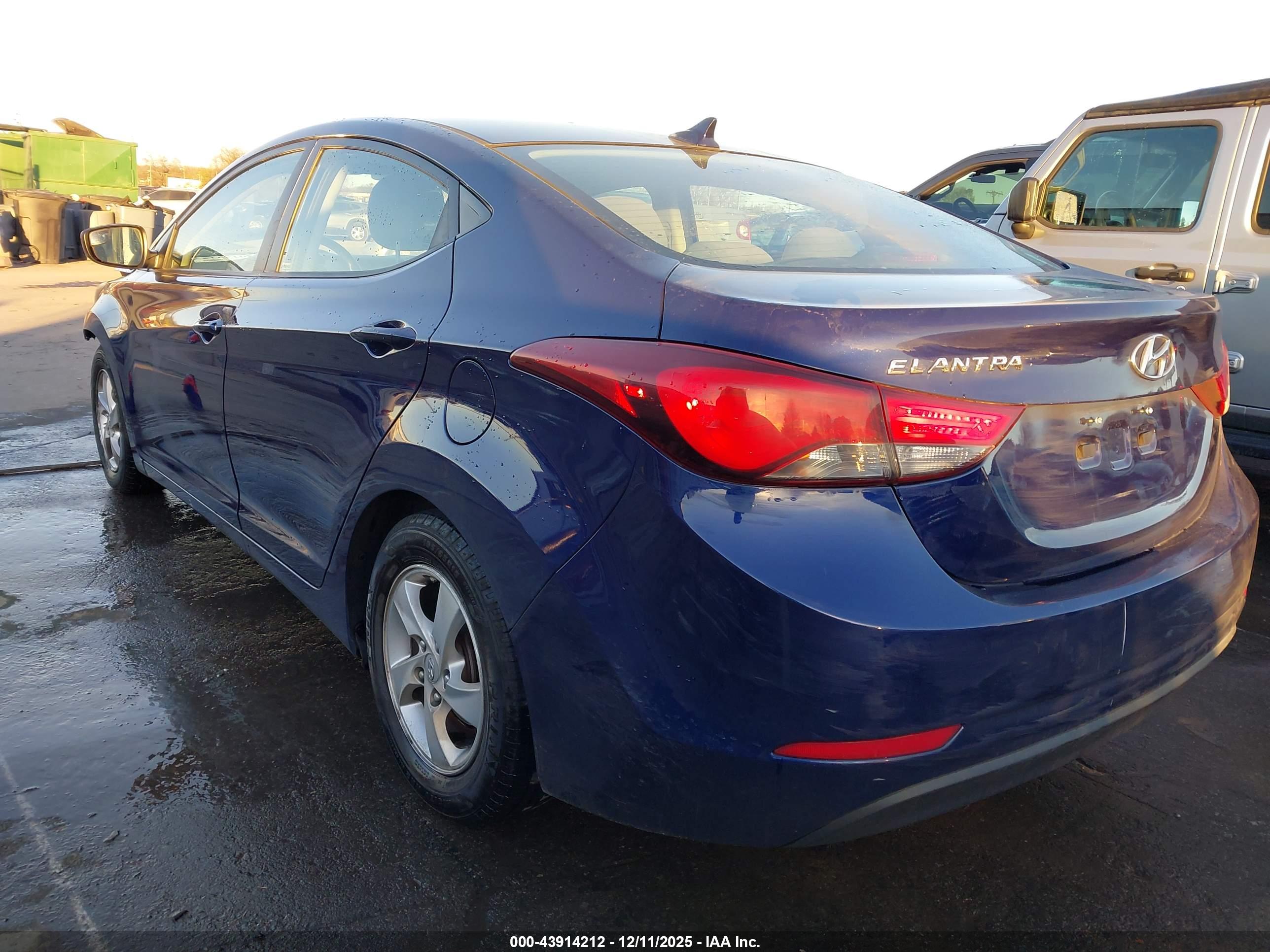 HYUNDAI ELANTRA image 3
