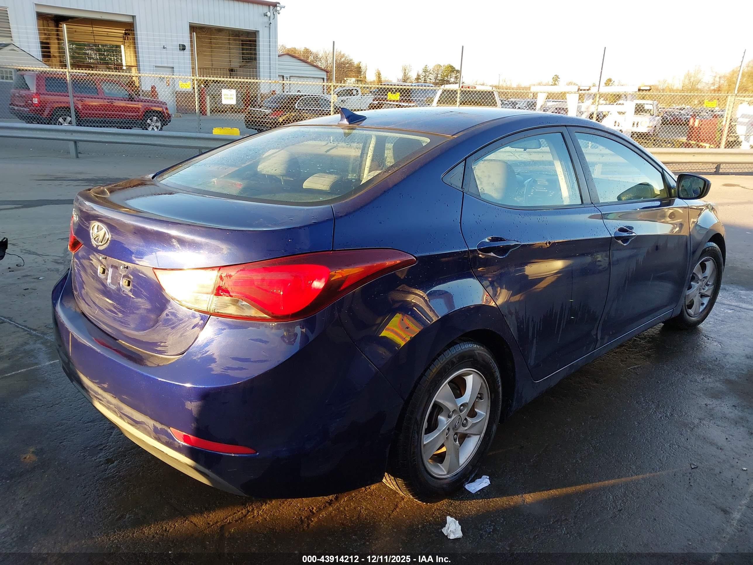 HYUNDAI ELANTRA image 4