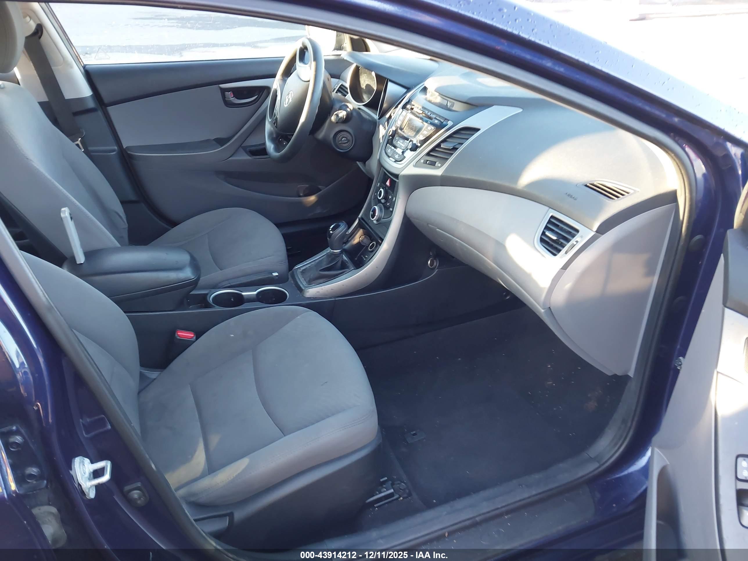 HYUNDAI ELANTRA image 5