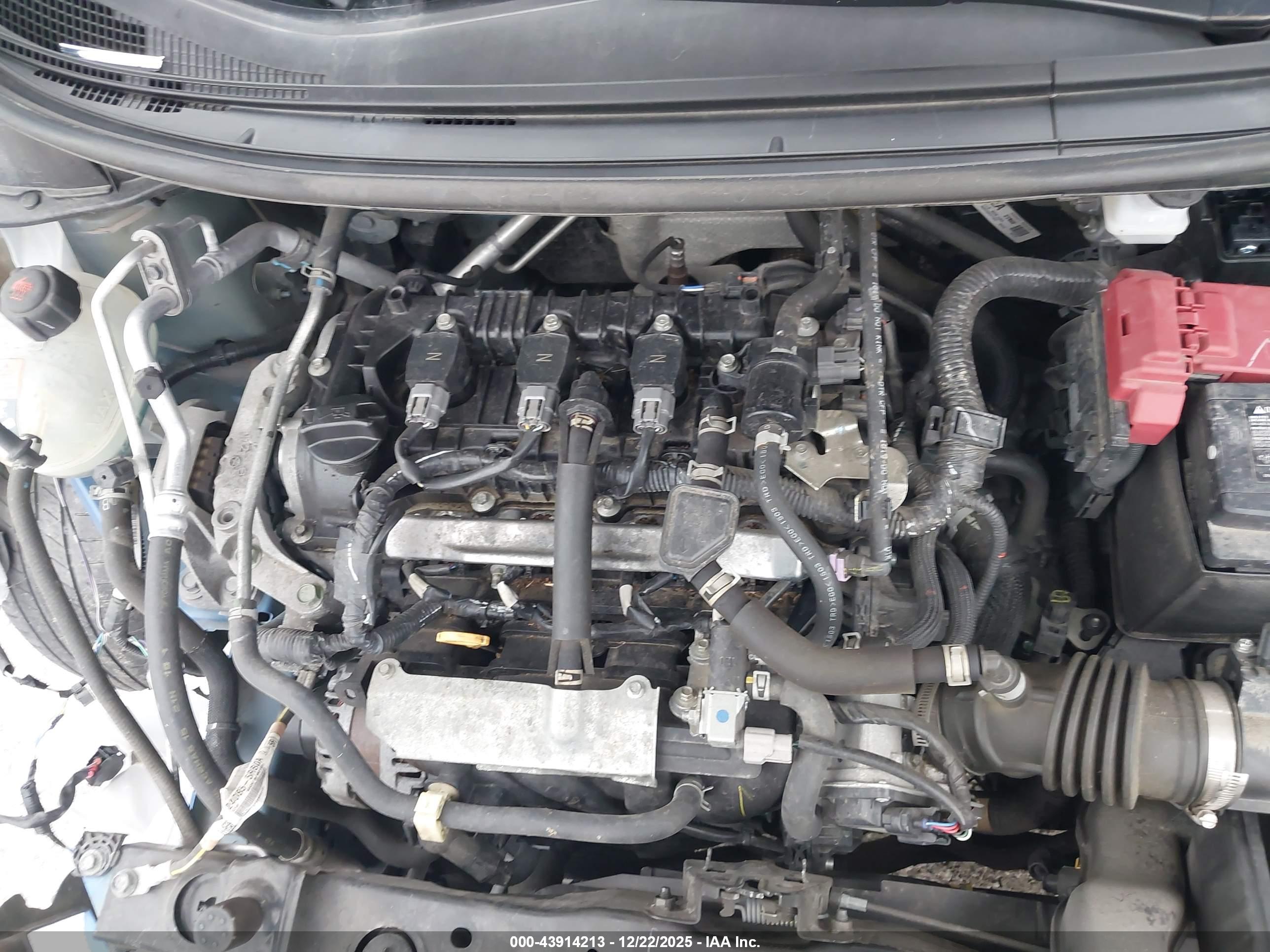 NISSAN VERSA image 10