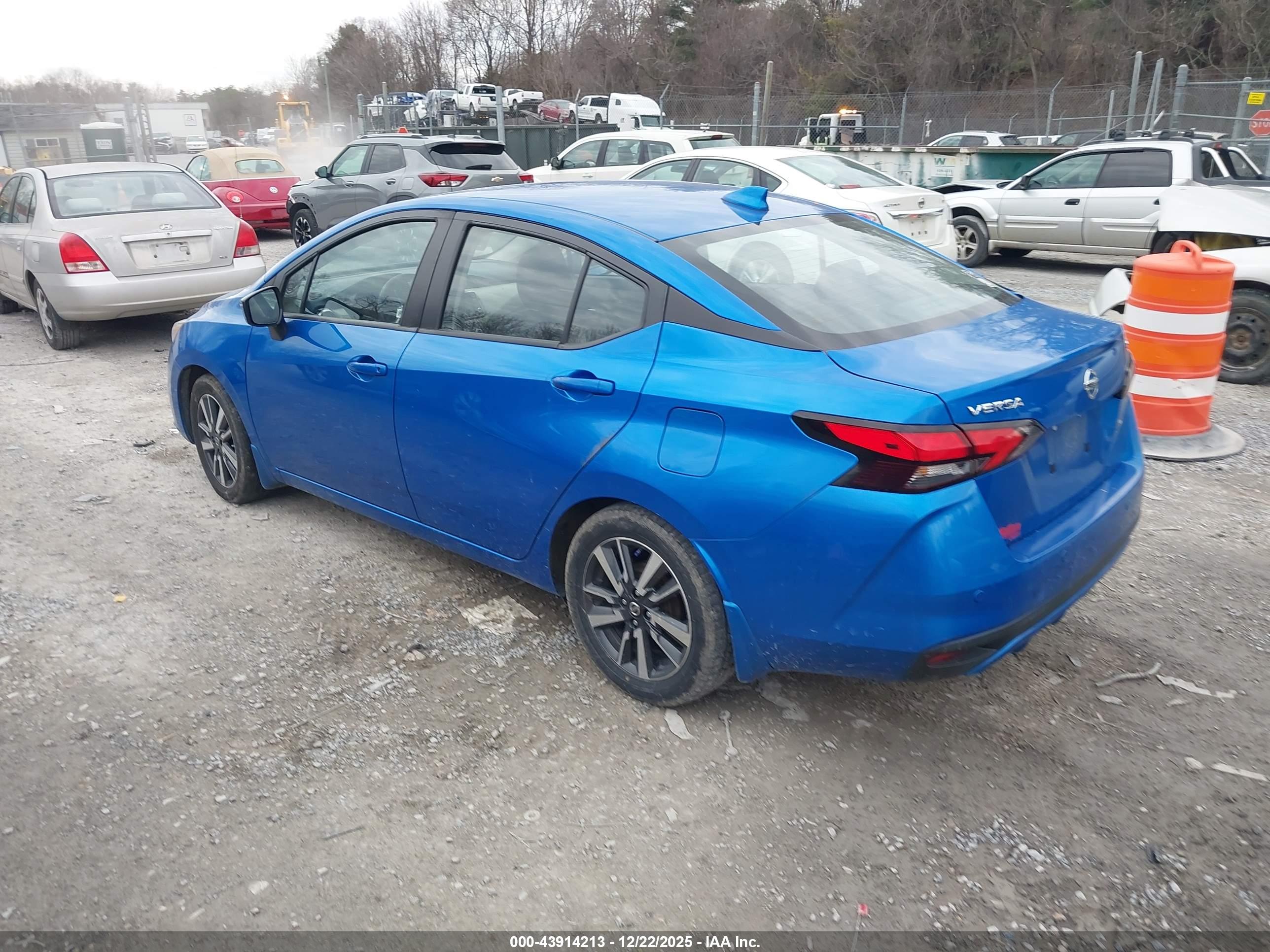 NISSAN VERSA image 3
