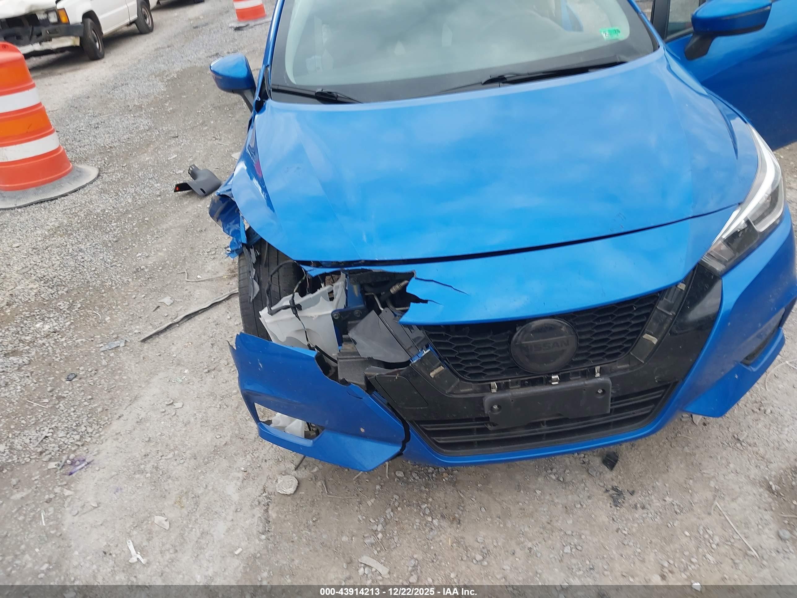 NISSAN VERSA image 6