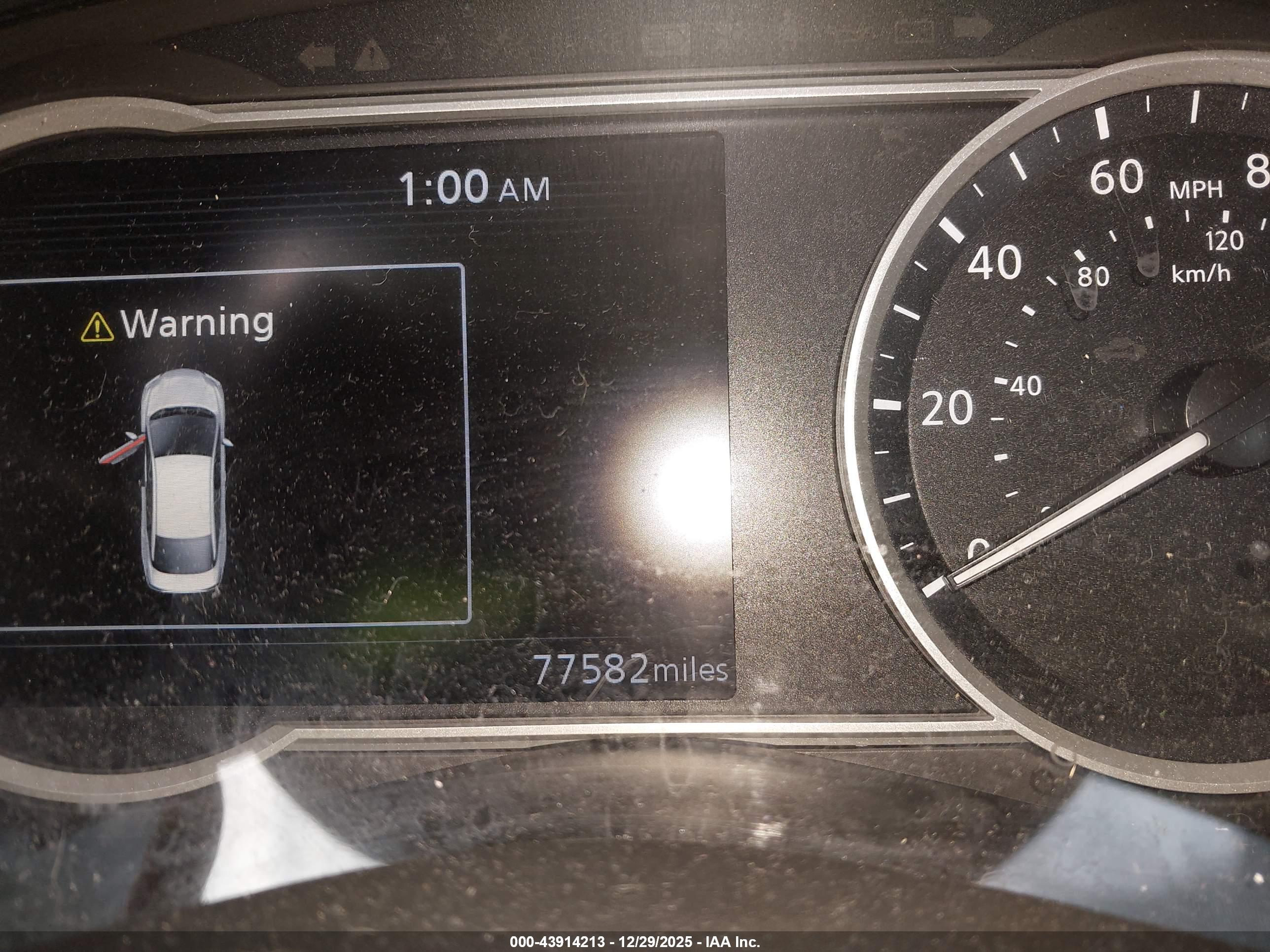 NISSAN VERSA image 7
