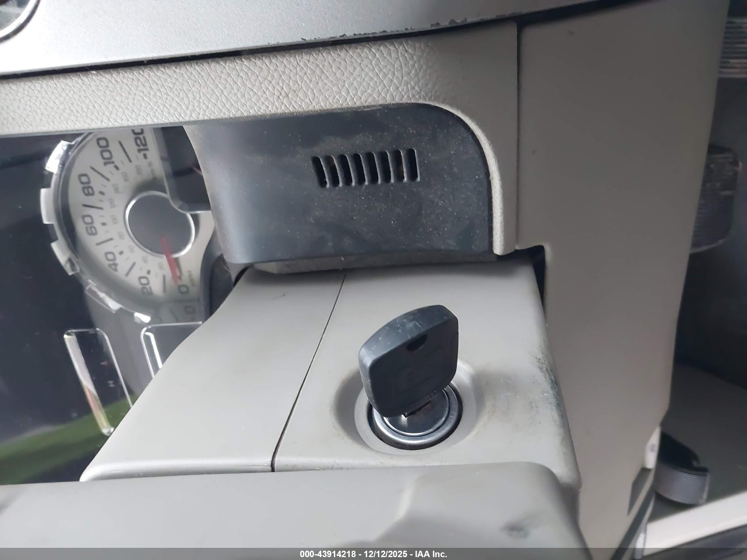 FORD EXPEDITION image 11