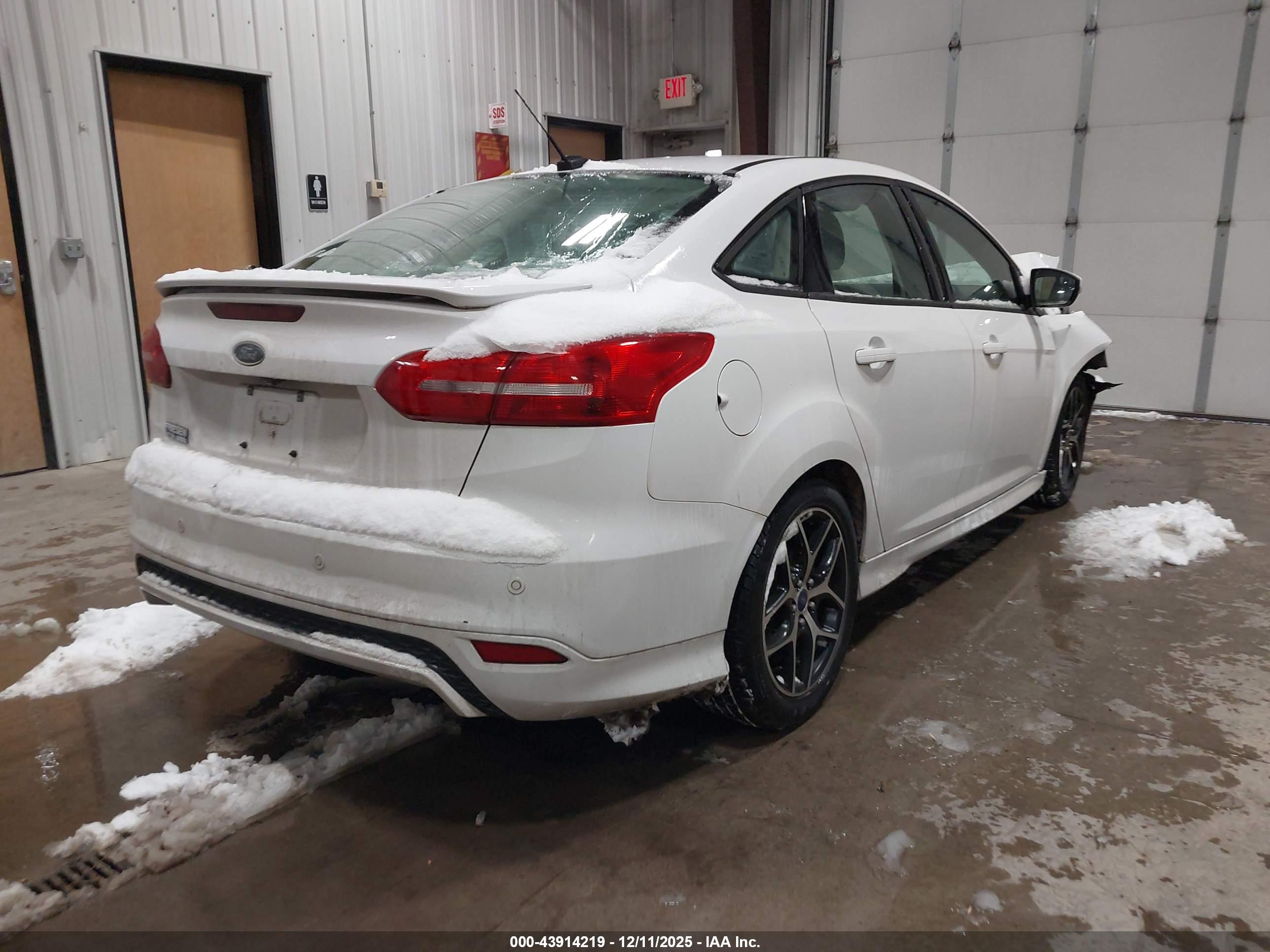 FORD FOCUS image 4