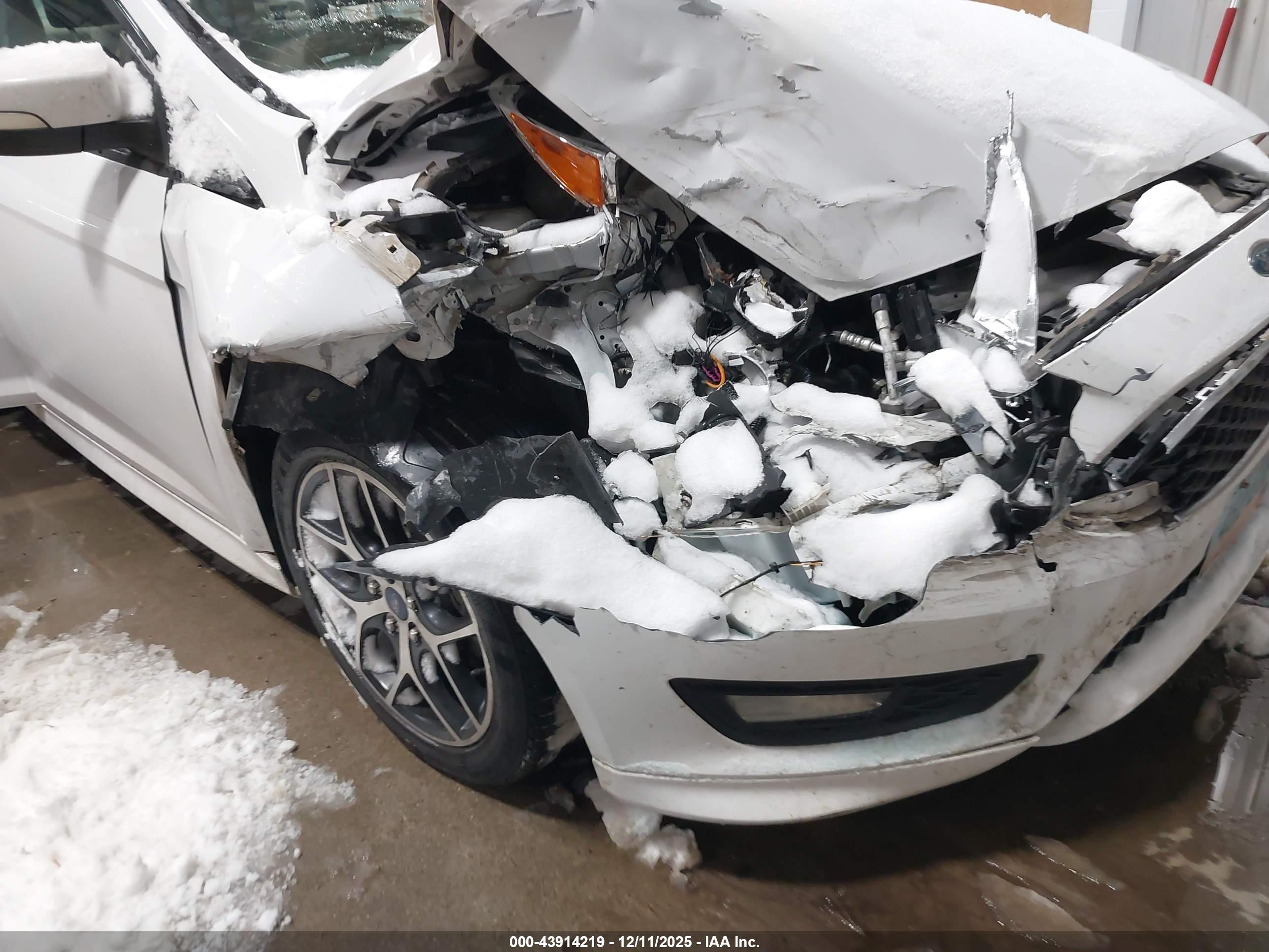 FORD FOCUS image 6