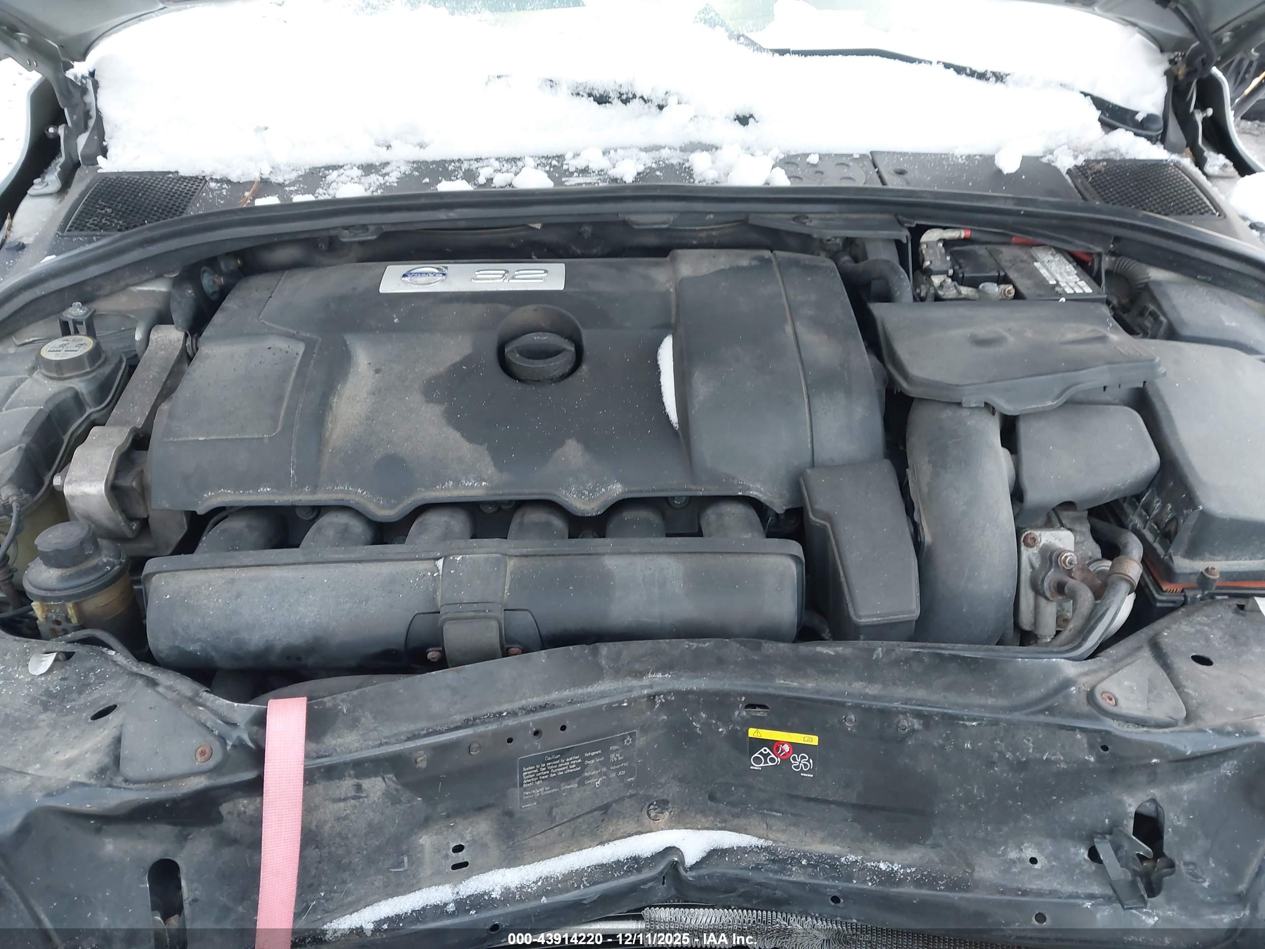 VOLVO XC70 image 10