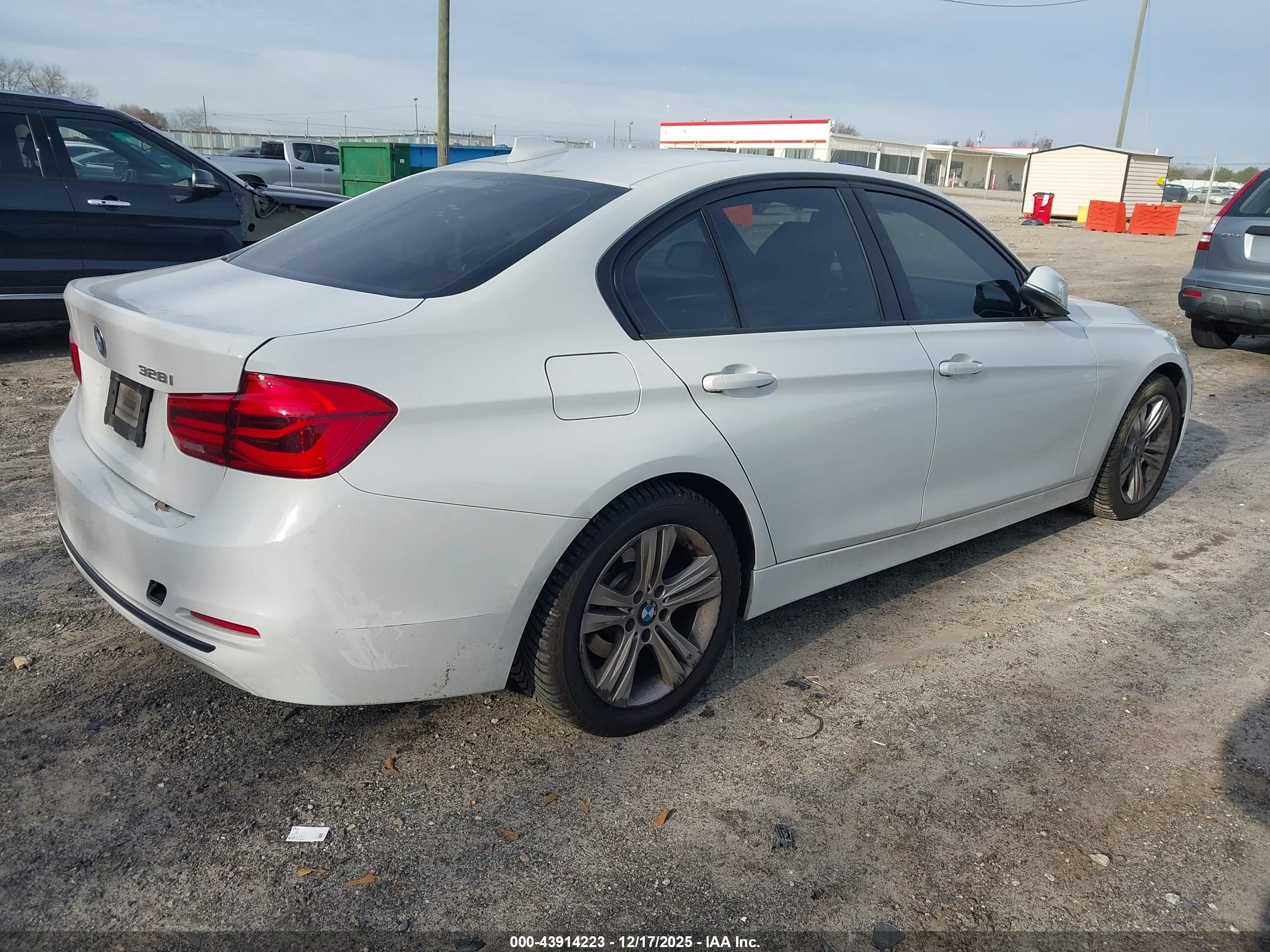 BMW 328I image 4