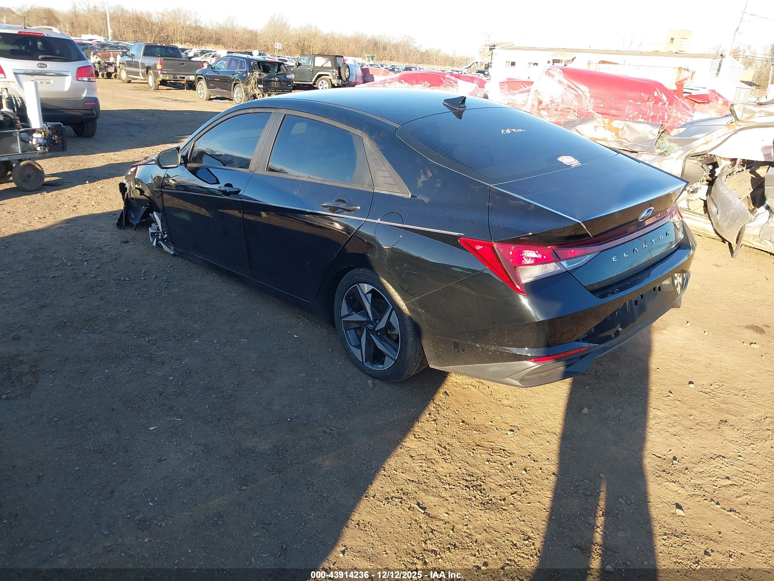 HYUNDAI ELANTRA image 3