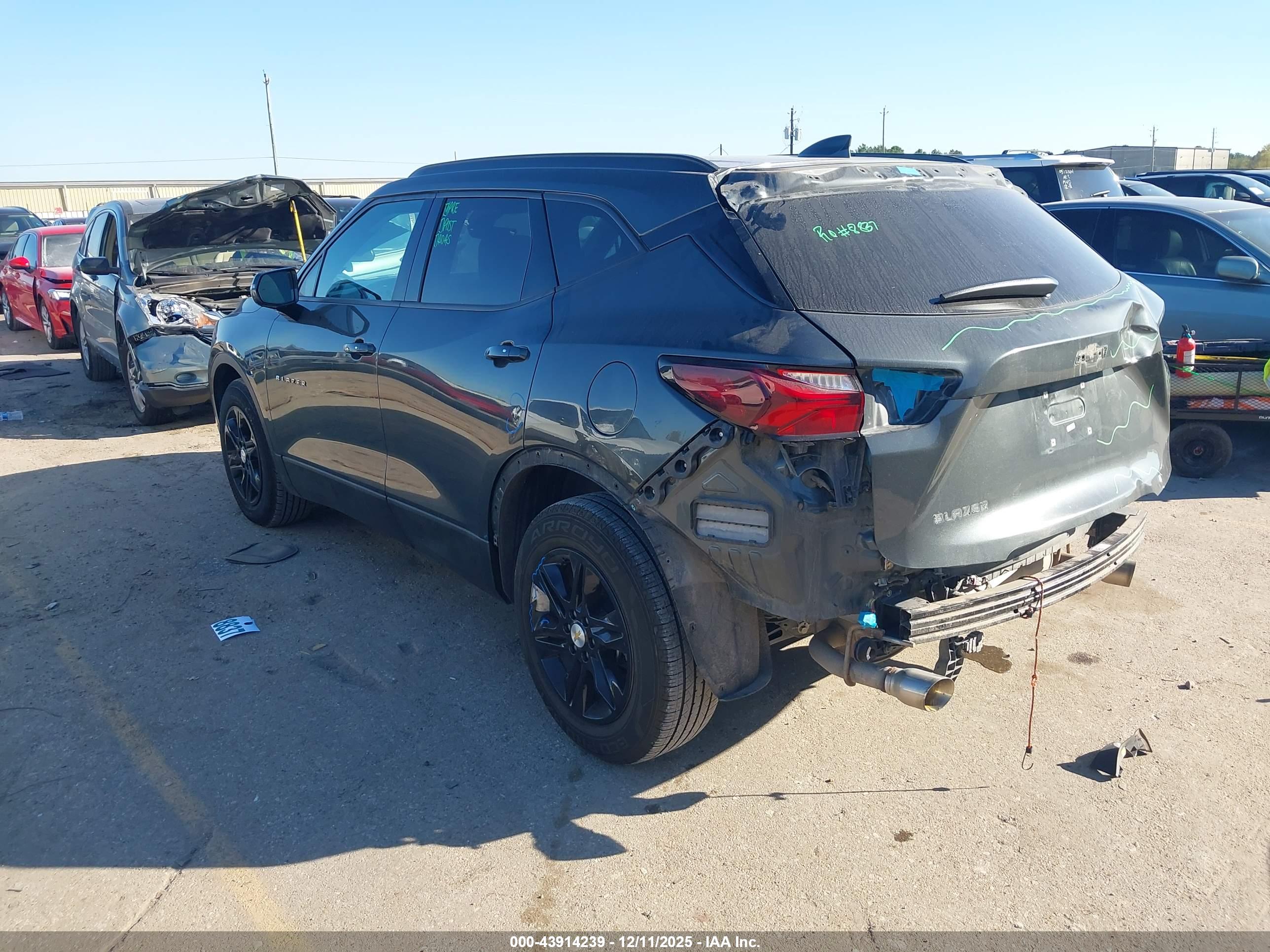 CHEVROLET BLAZER image 3