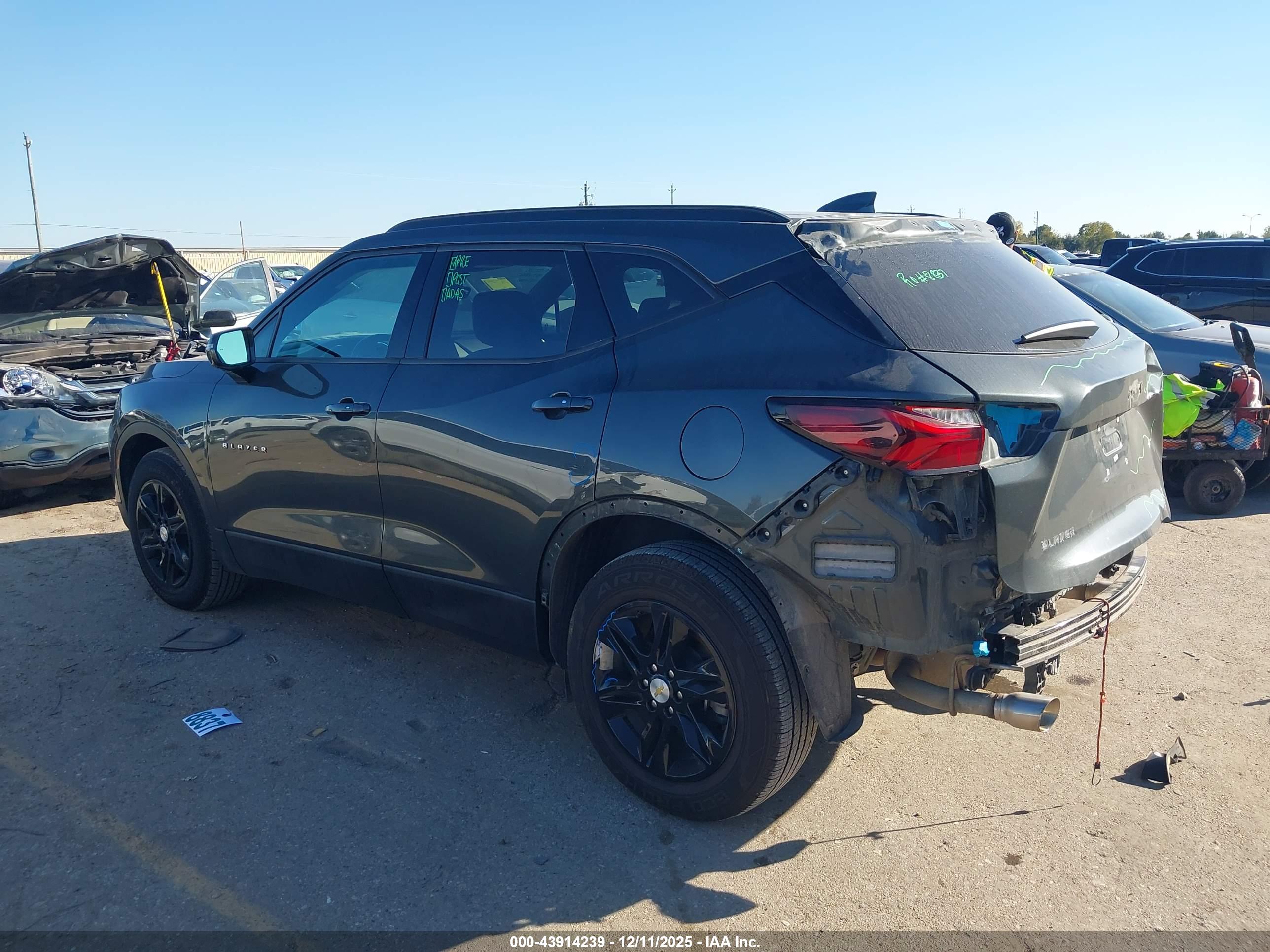 CHEVROLET BLAZER image 6