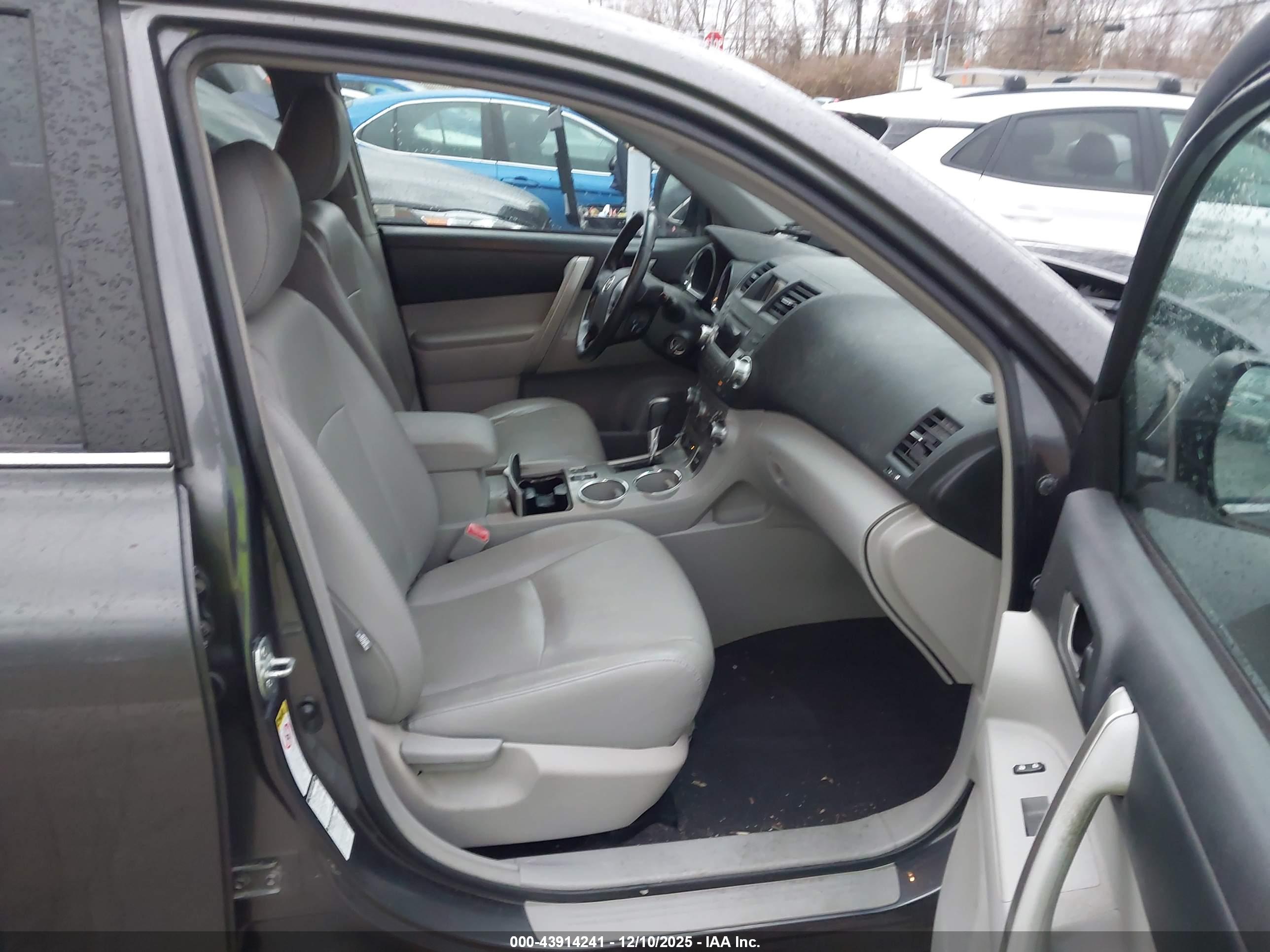 TOYOTA HIGHLANDER image 5