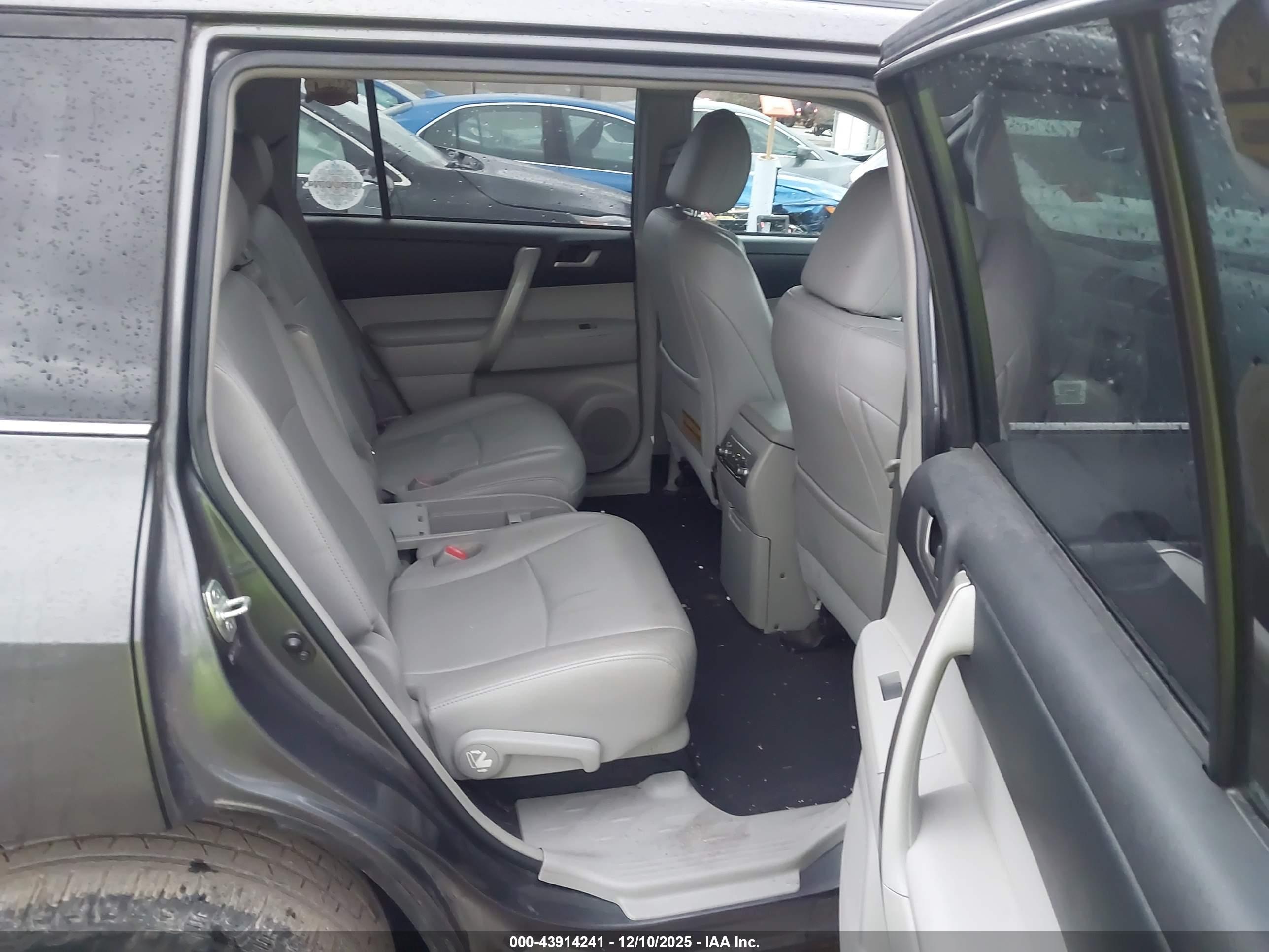 TOYOTA HIGHLANDER image 8