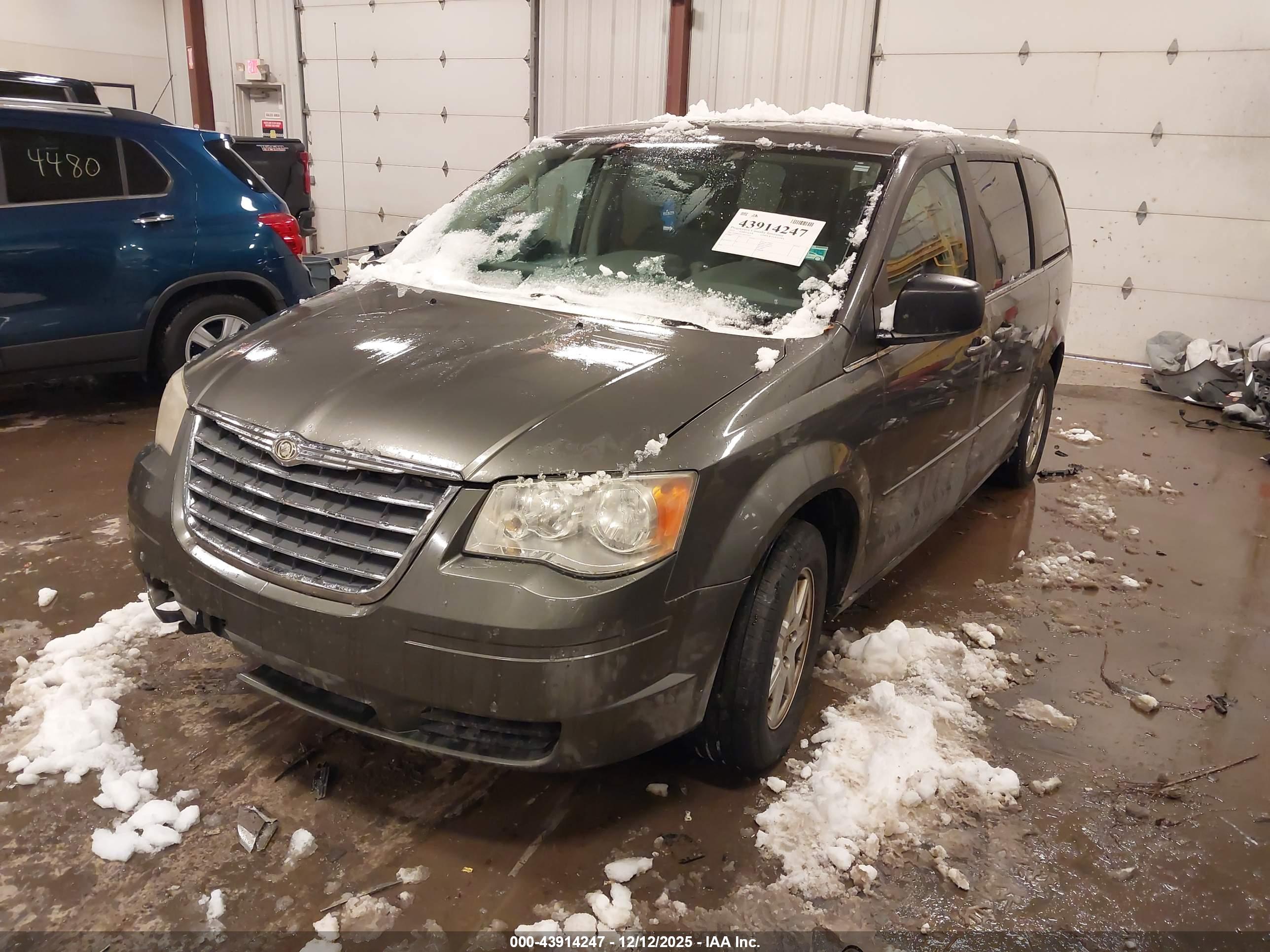 CHRYSLER TOWN image 2