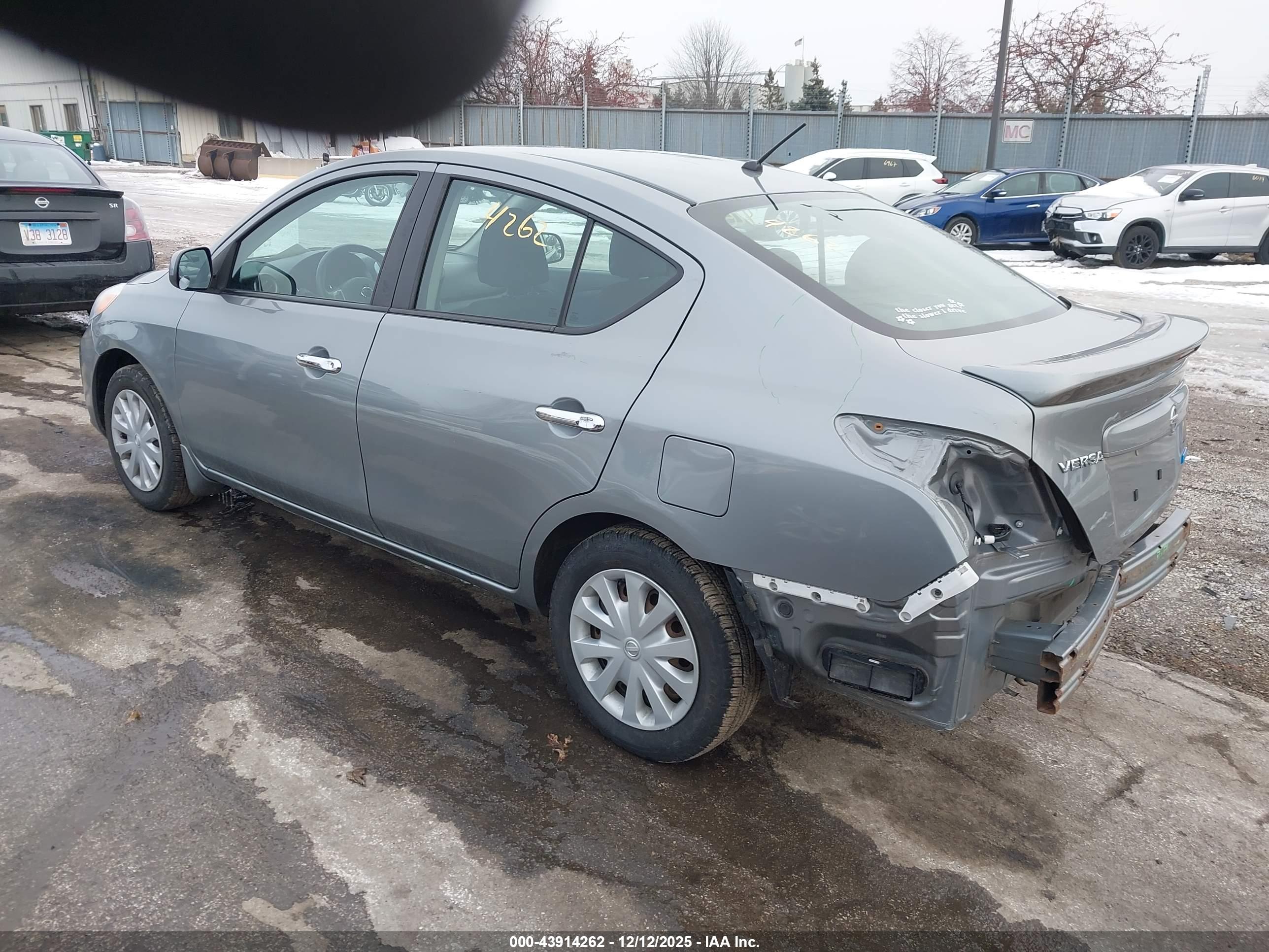 NISSAN VERSA image 3