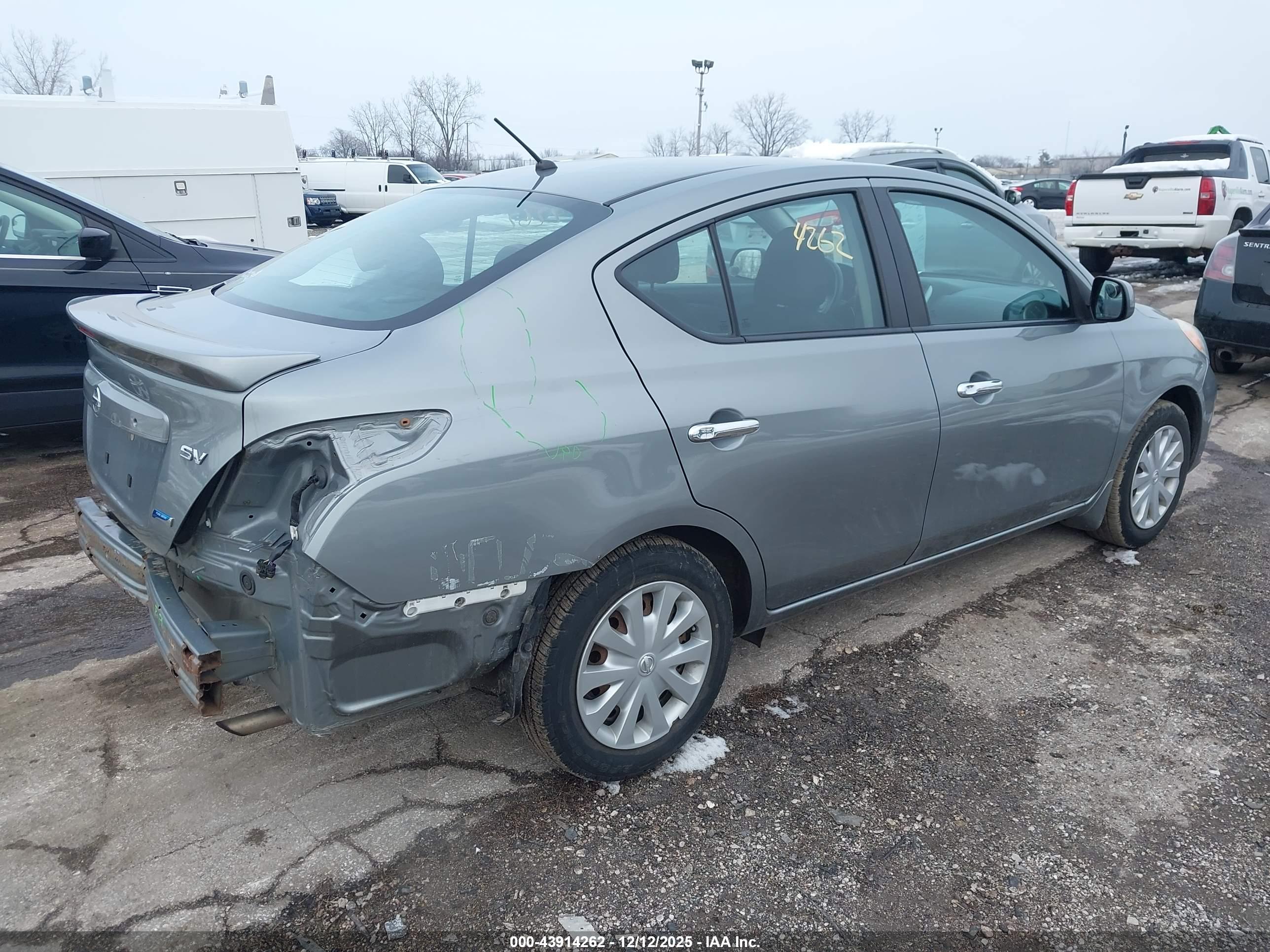 NISSAN VERSA image 4