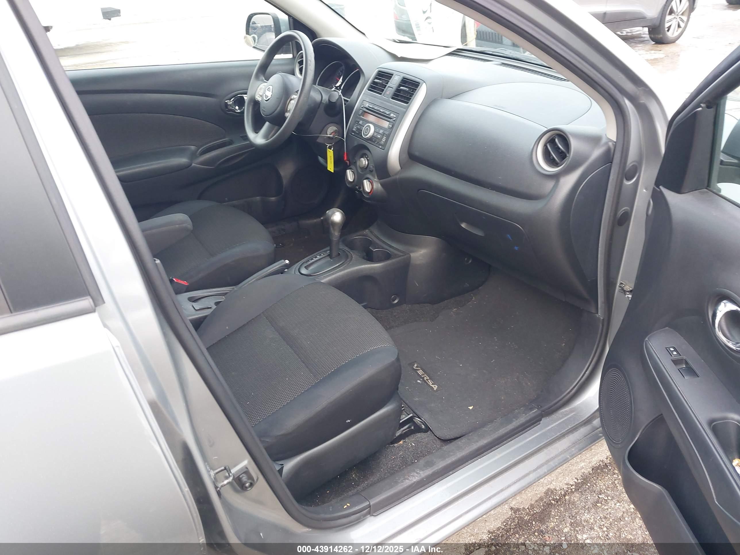 NISSAN VERSA image 5