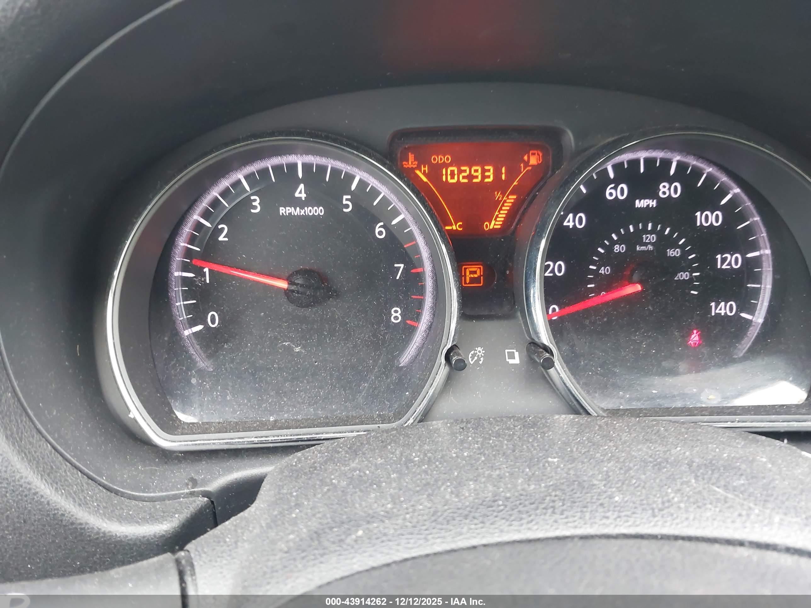 NISSAN VERSA image 7