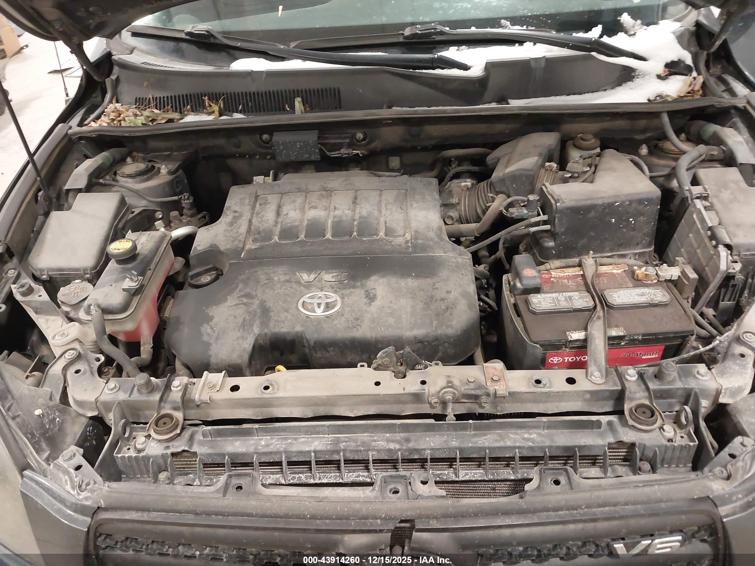 TOYOTA RAV4 image 10