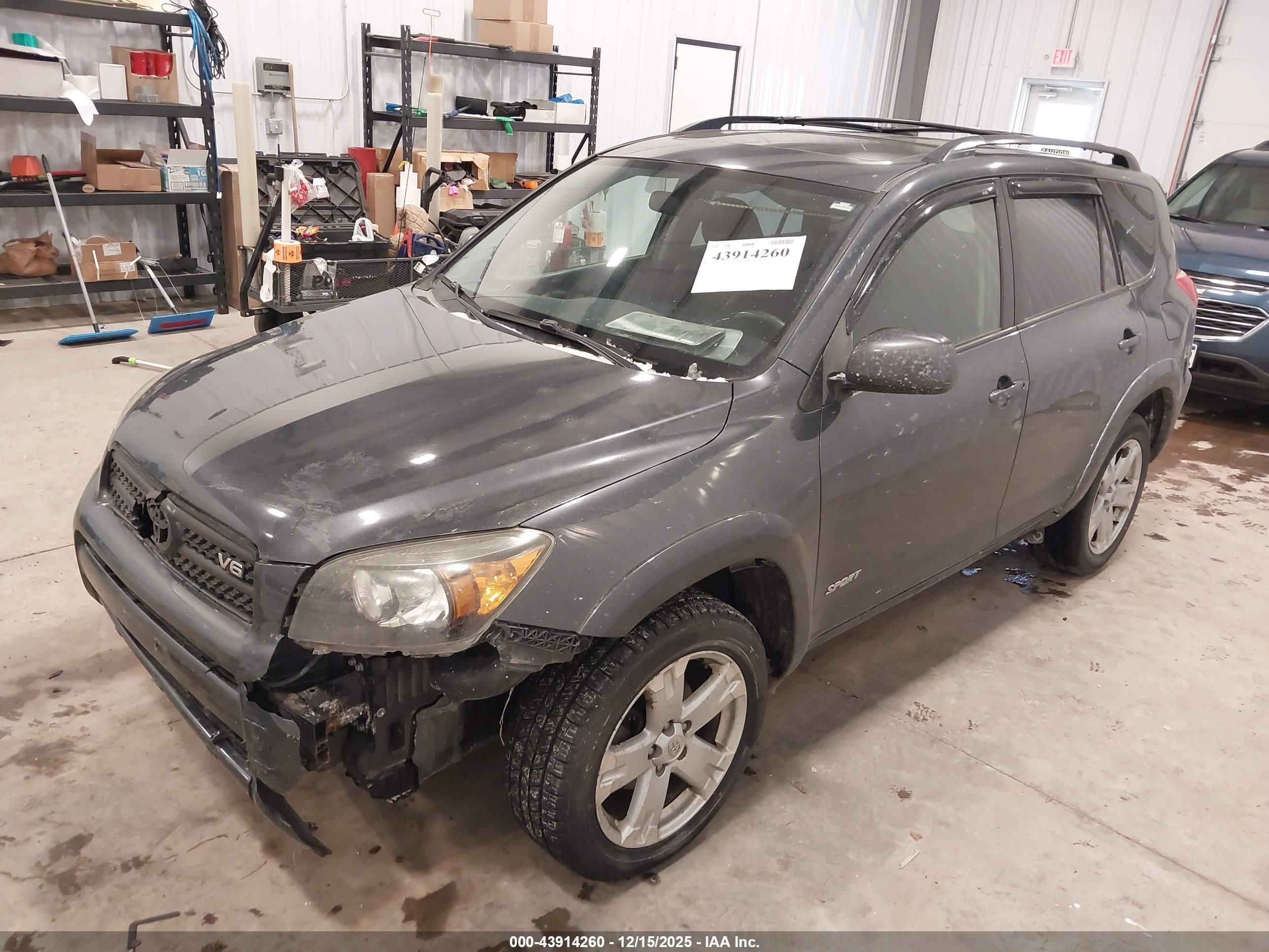 TOYOTA RAV4 image 2