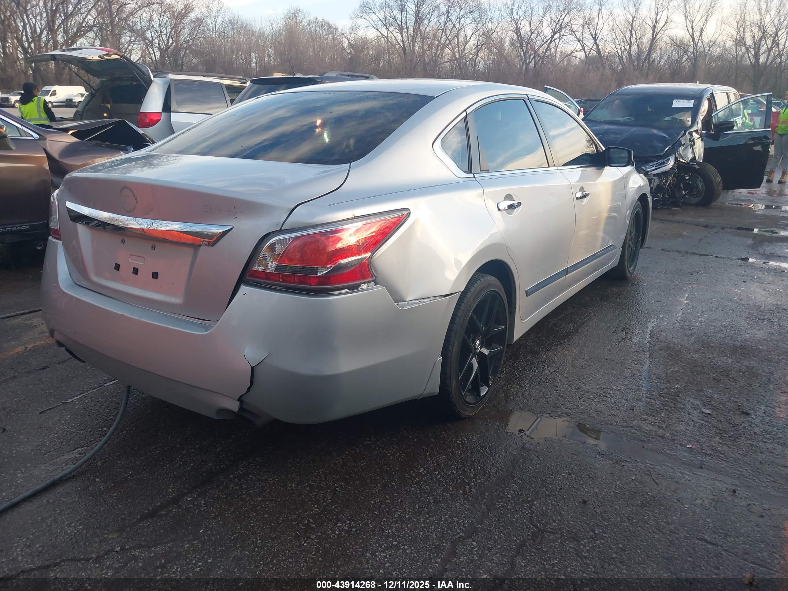 NISSAN ALTIMA image 4