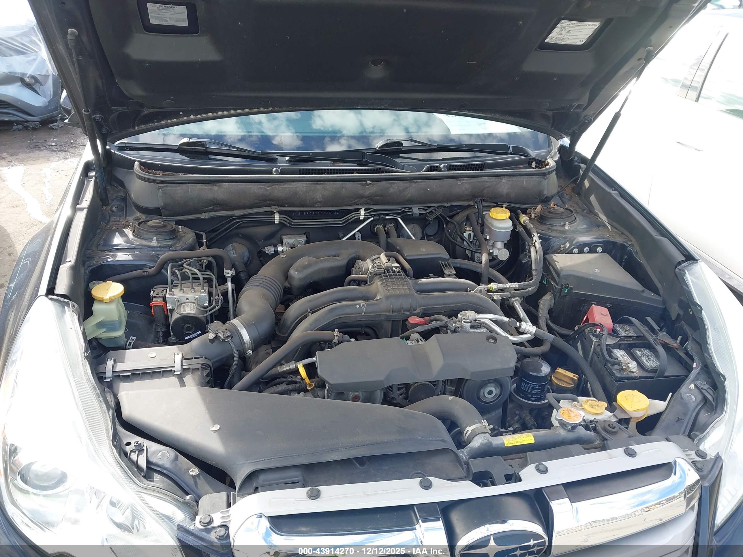 SUBARU OUTBACK image 10