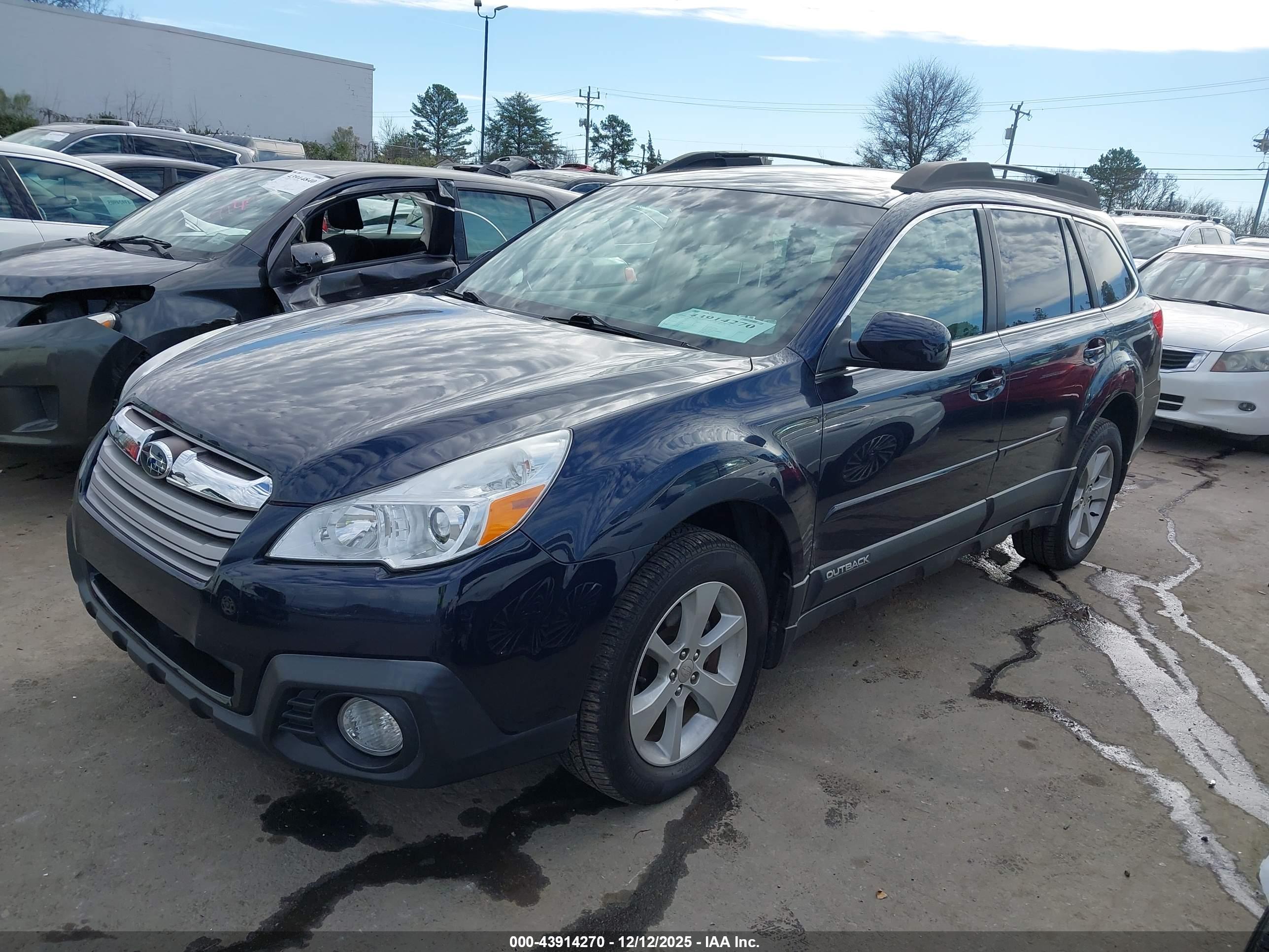 SUBARU OUTBACK image 2