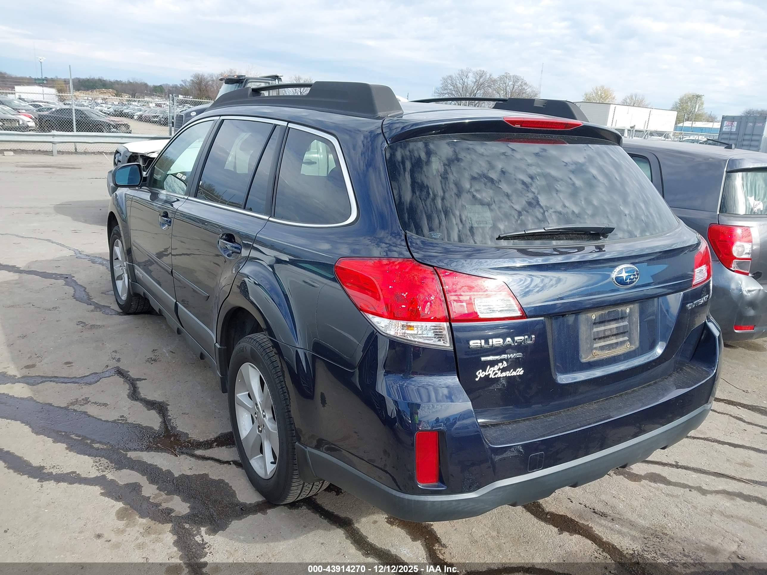 SUBARU OUTBACK image 3