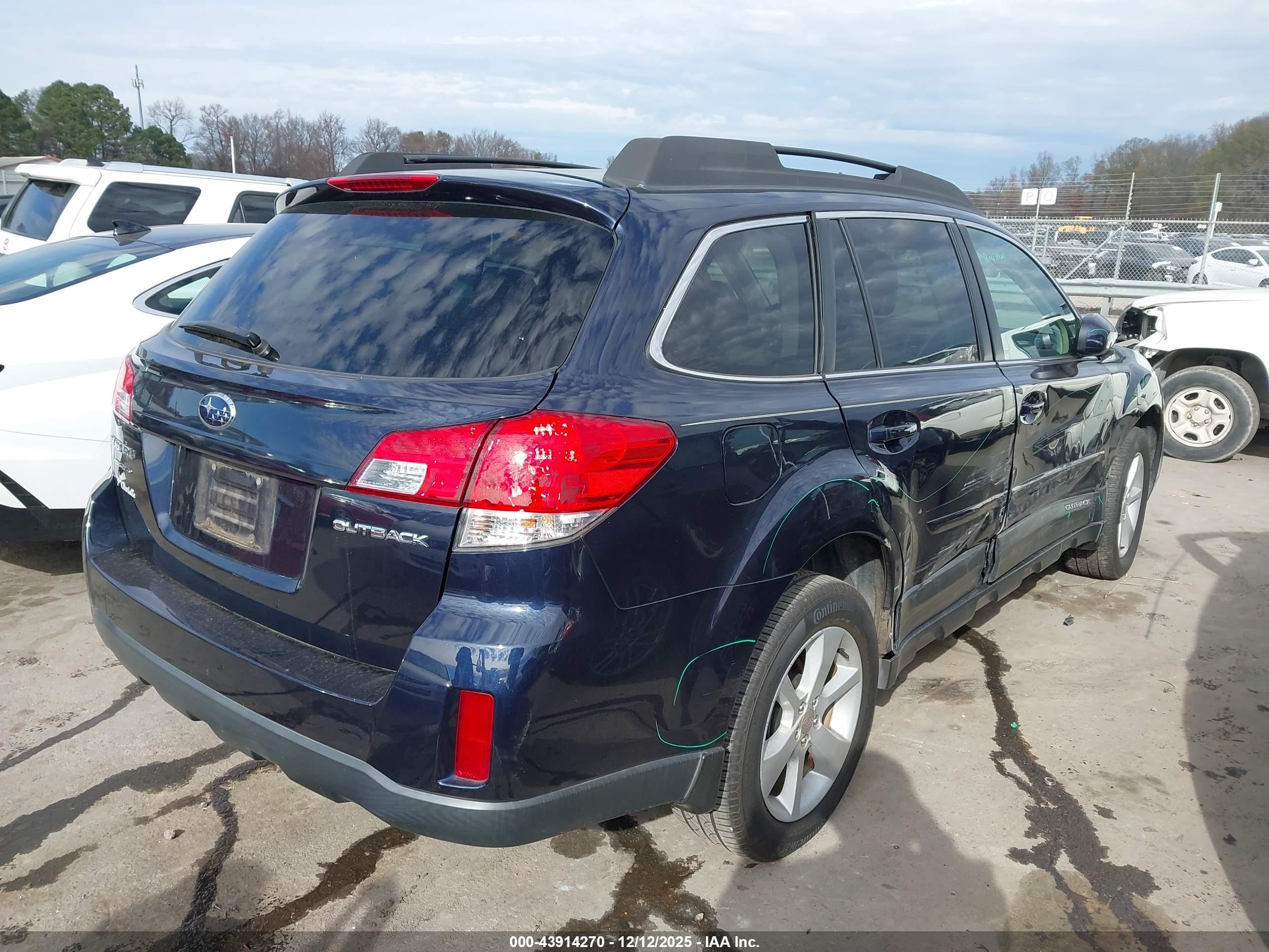 SUBARU OUTBACK image 4