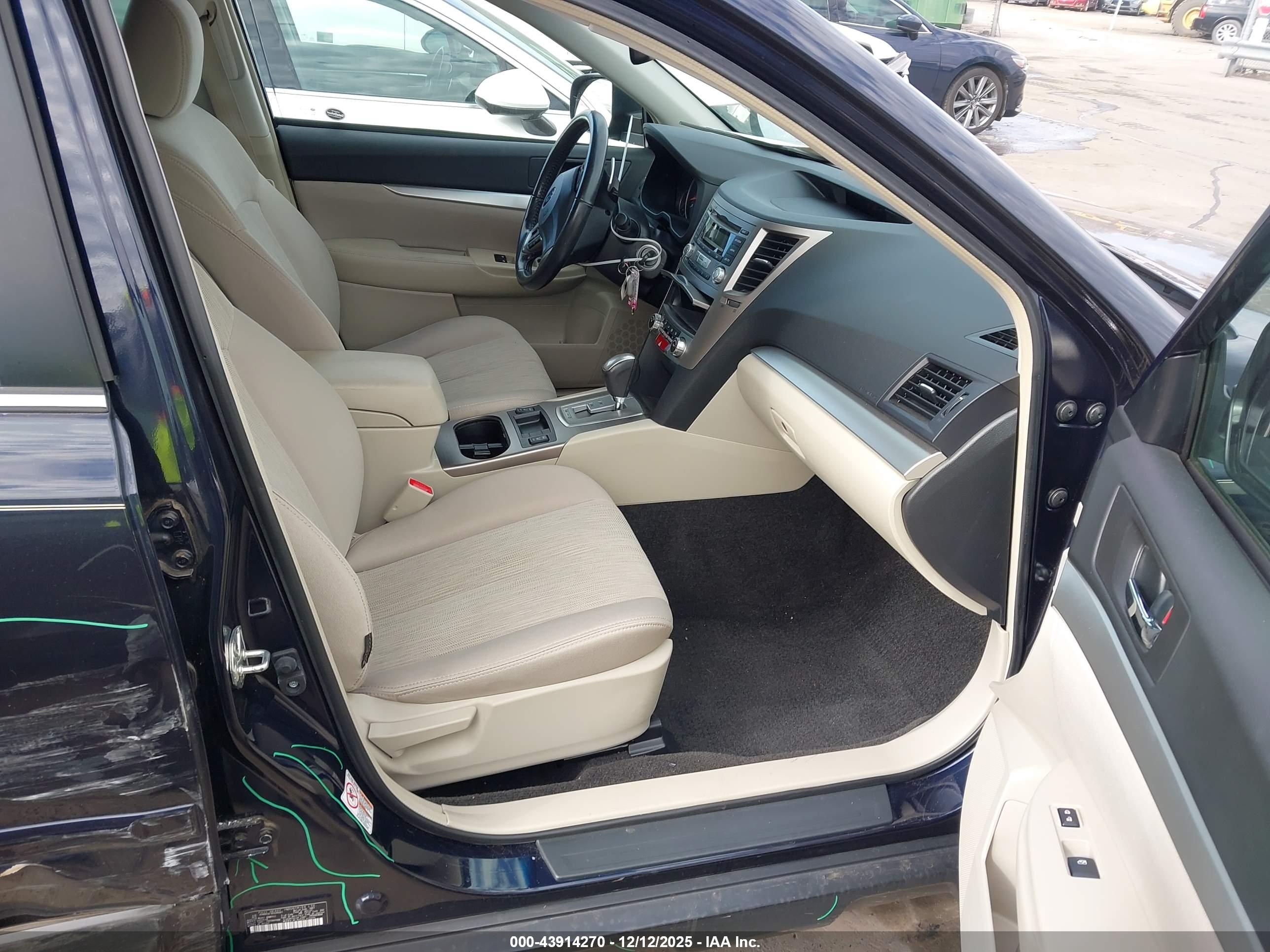 SUBARU OUTBACK image 5